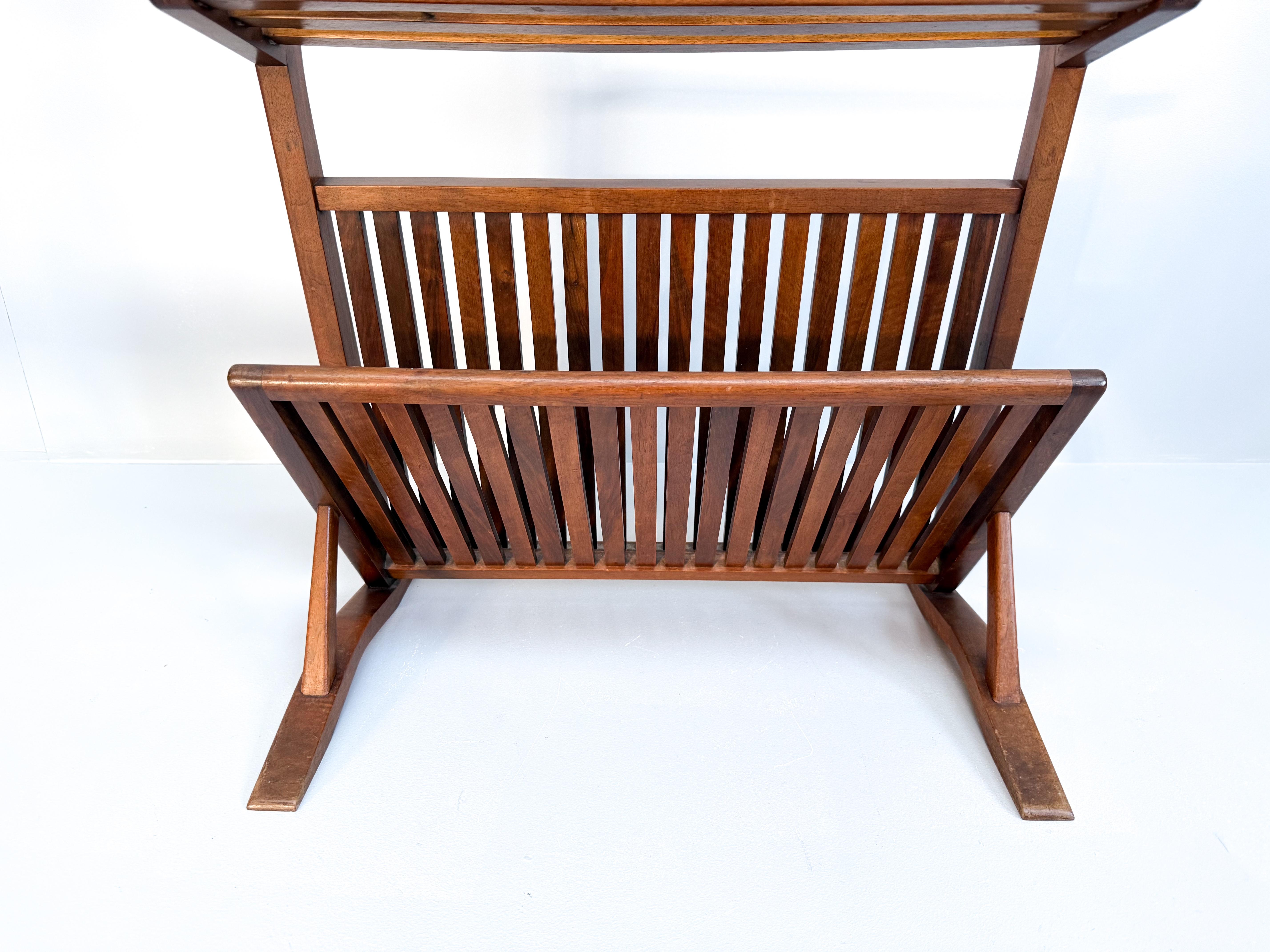 Vintage Mid-Century Walnut Bookshelf and Magazine Rack (1960s) In Good Condition For Sale In BERKEL EN RODENRIJS, NL