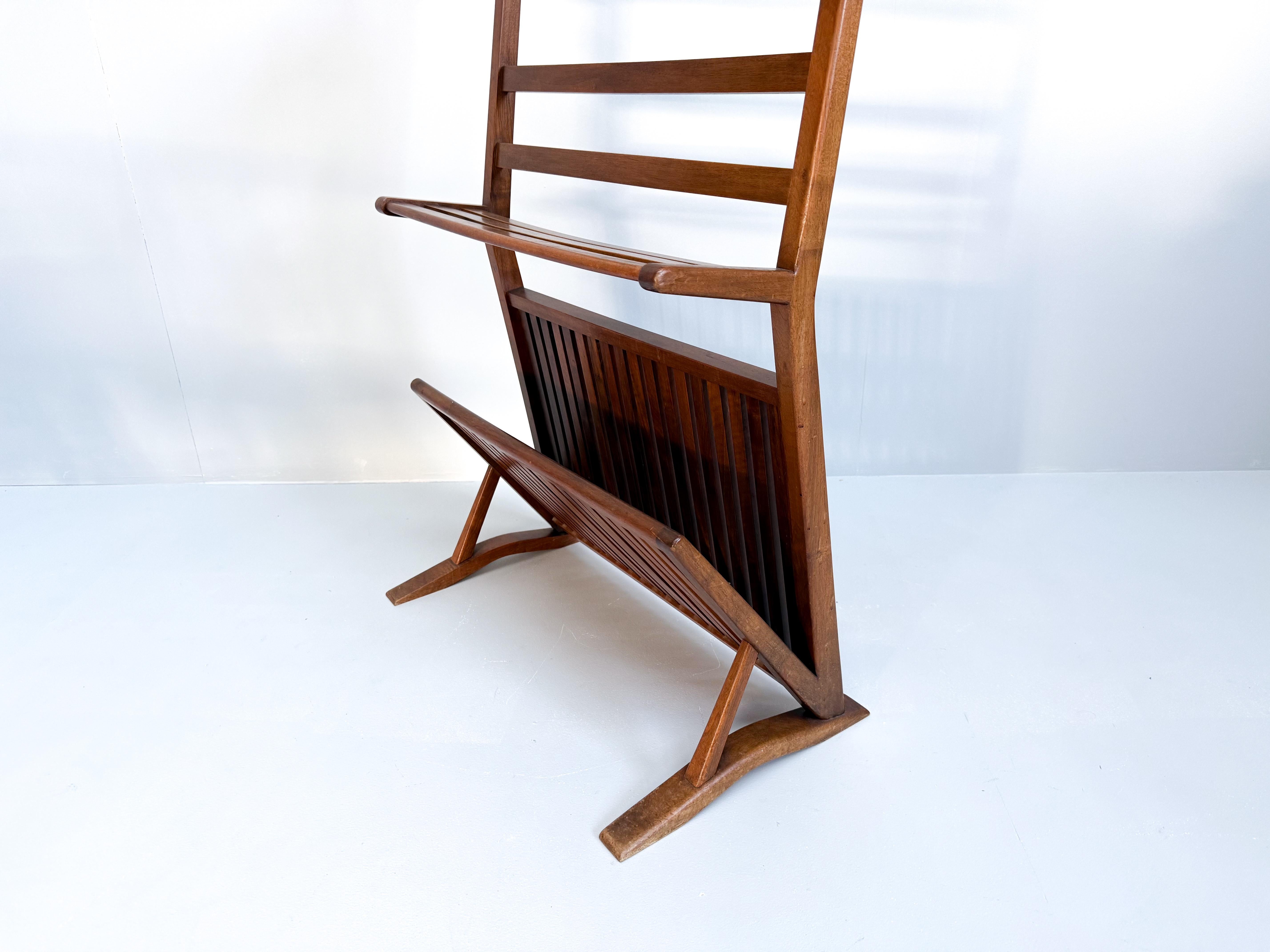 Vintage Mid-Century Walnut Bookshelf and Magazine Rack (1960s) For Sale 1