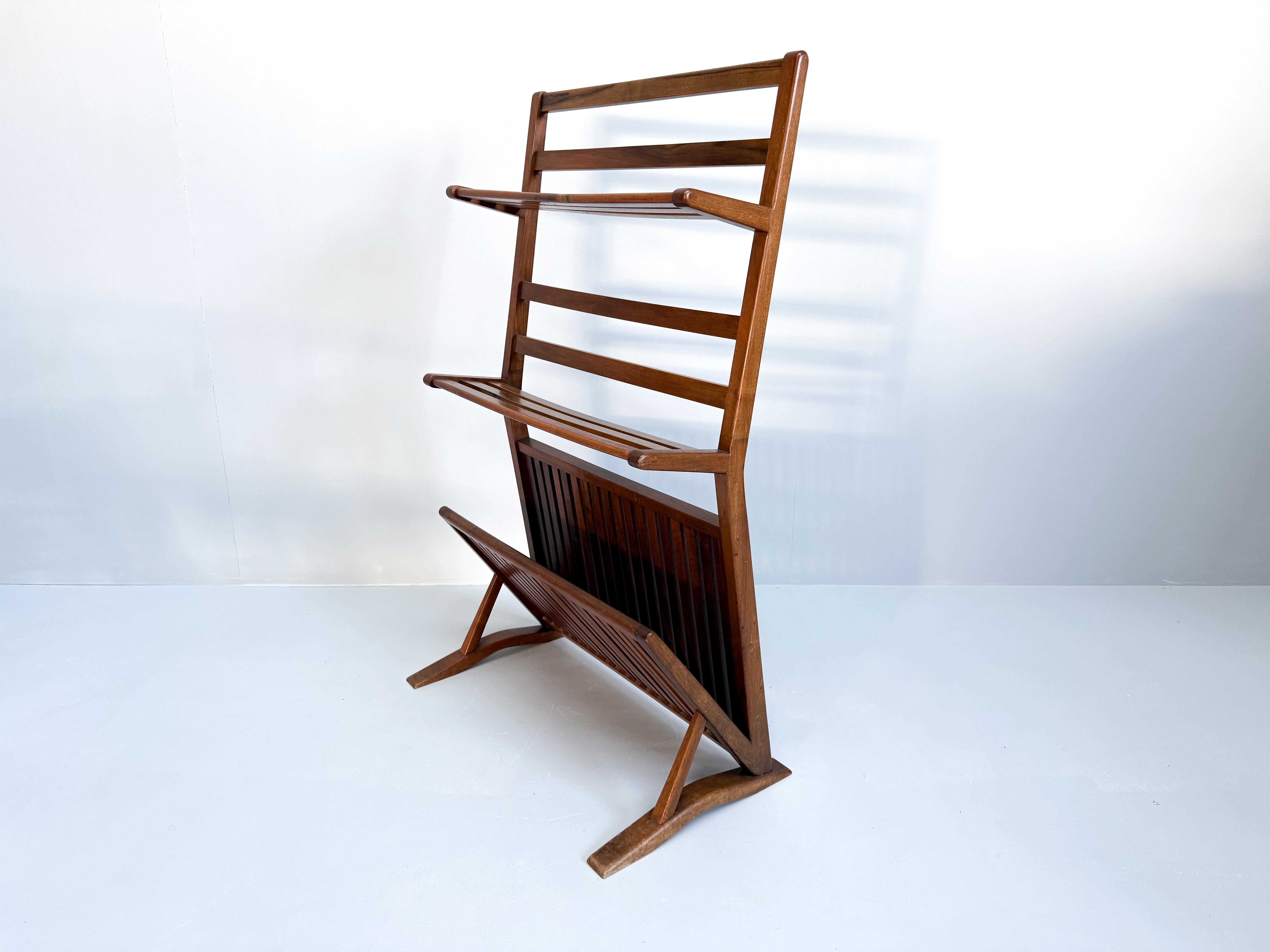 Vintage Mid-Century Walnut Bookshelf and Magazine Rack (1960s) For Sale 2