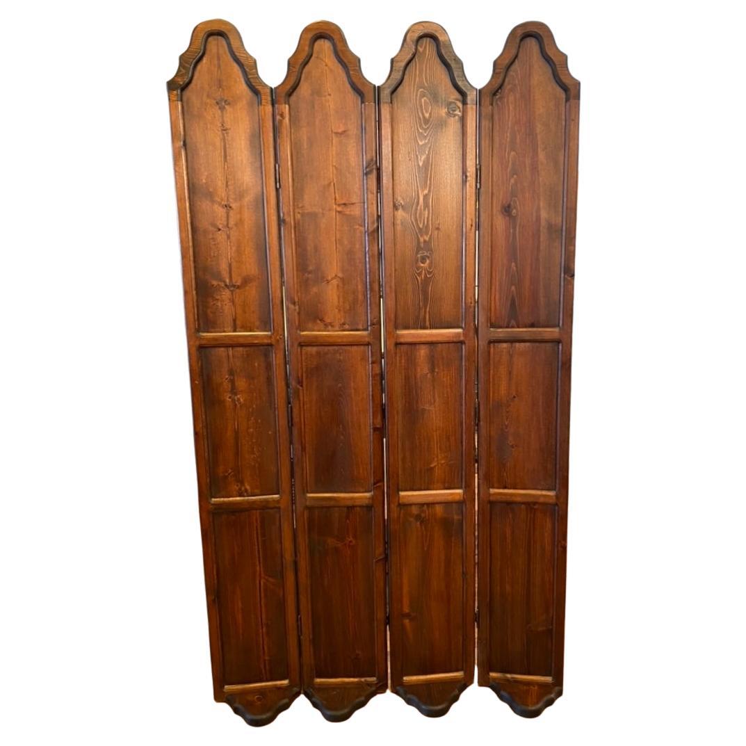 Divisorio decorativo in legno di noce della metà del secolo scorso