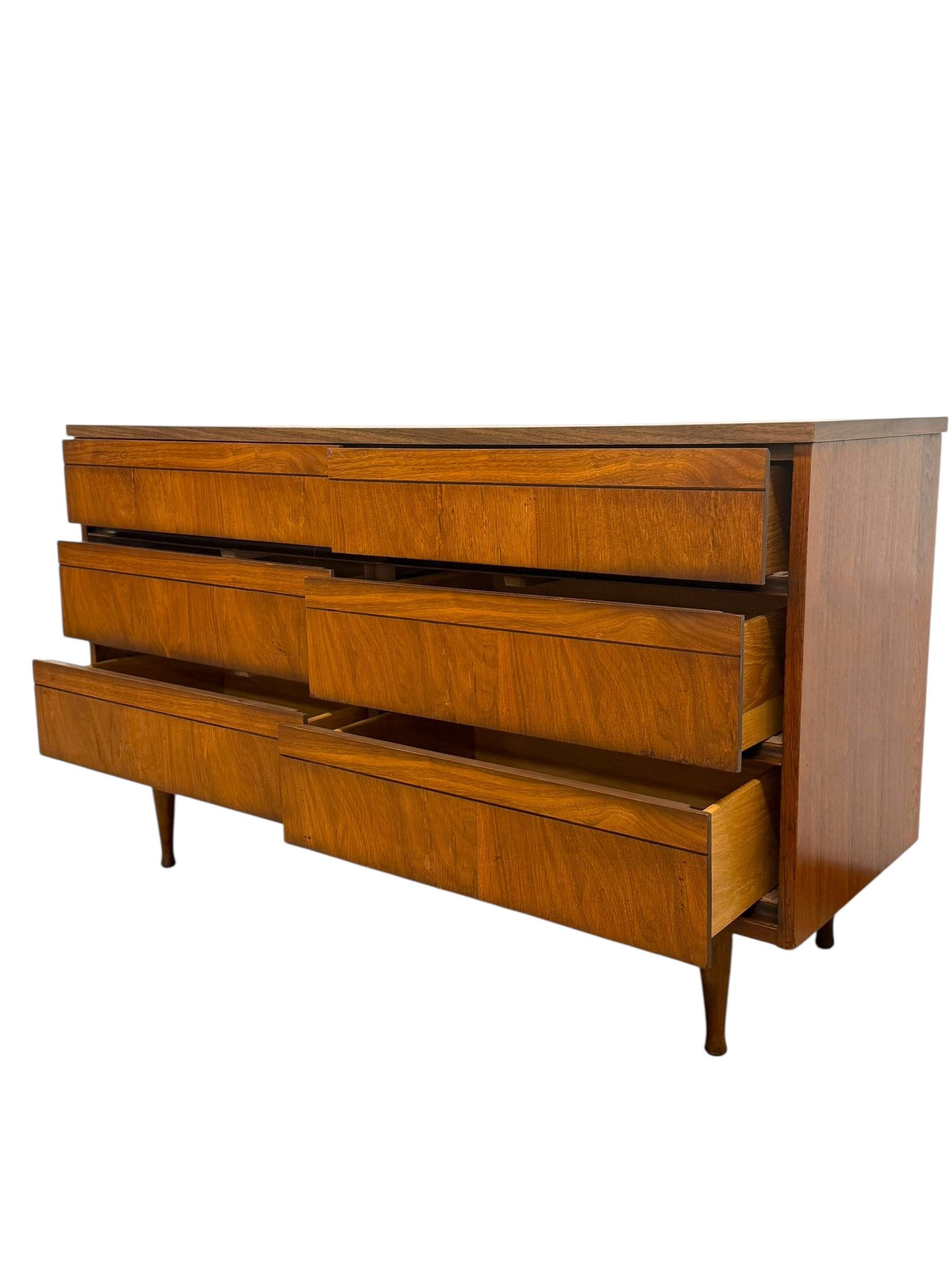 Vintage Mid-Century Walnut Dresser Set - 6 Drawer Lowboy & 4-Drawer Highboy For Sale 1