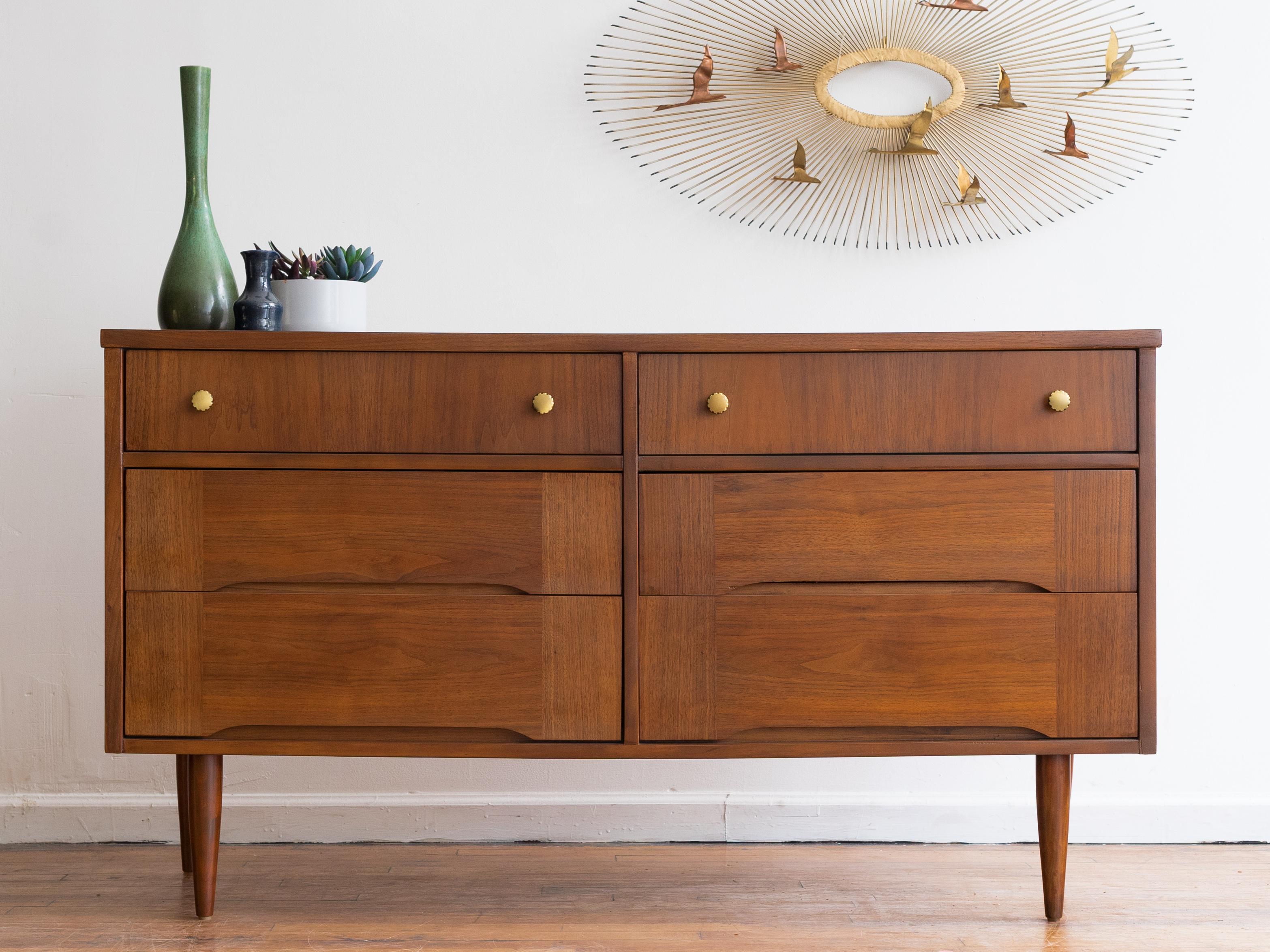54” x 17.75” x 30”H

Classic petite lowboy dresser from Harmony House

•walnut construction with cross-grain panels on the drawers
•6 full sized dovetailed drawers
•tapered legs 
•scalloped brass pulls

 Good vintage condition with some minor signs