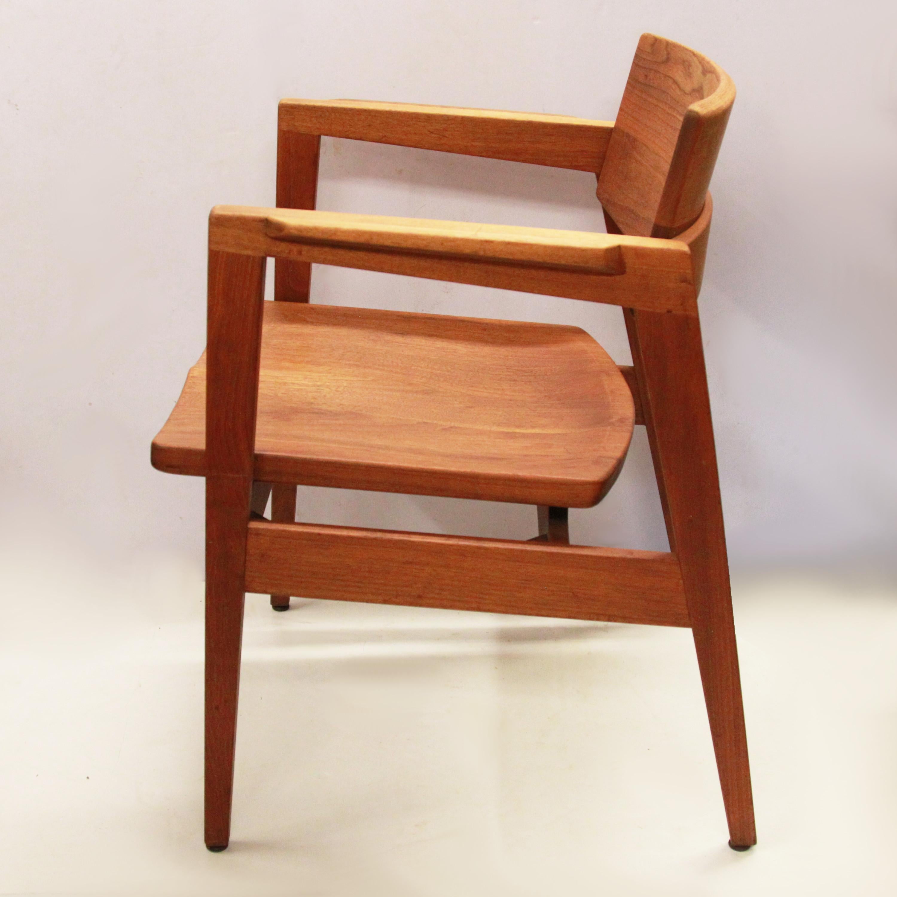 Vintage Mid-Century Walnut Modern Dining Chairs Armchairs by Gunlocke Bon état - En vente à Lafayette, IN