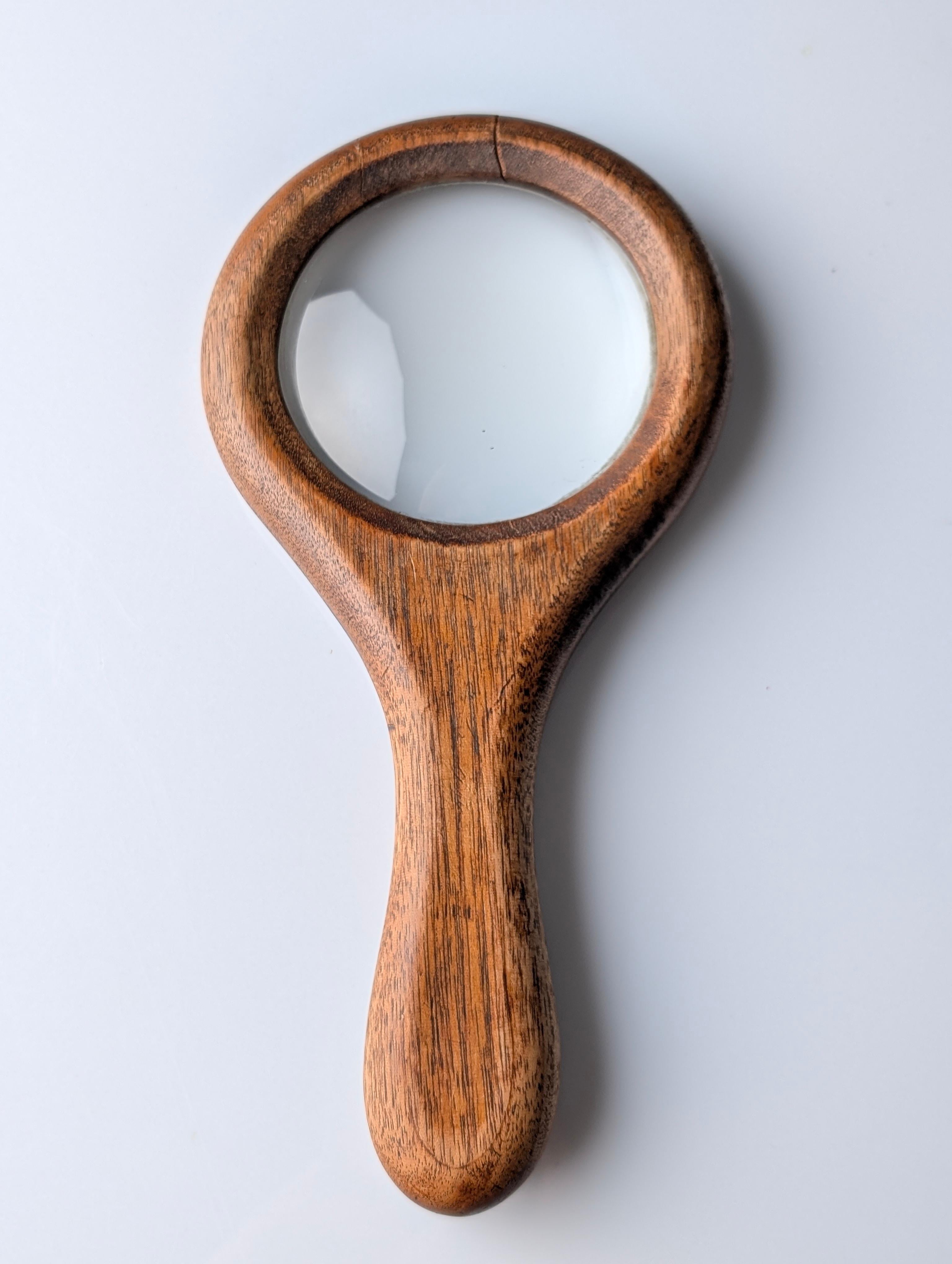 Noce Lente d'ingrandimento in legno di noce d'epoca della metà del secolo scorso, Italia in vendita