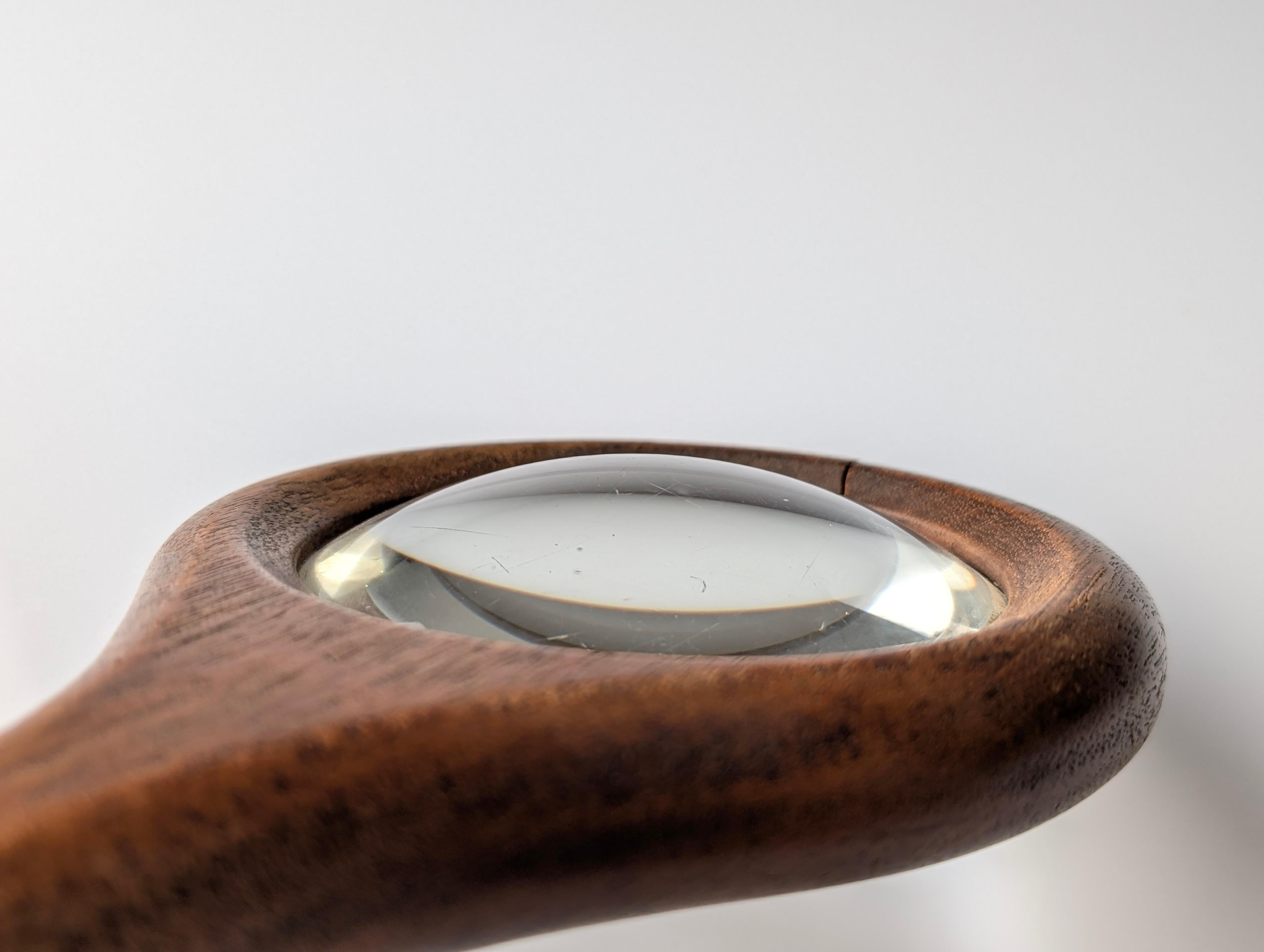 Lente d'ingrandimento in legno di noce d'epoca della metà del secolo scorso, Italia in vendita 1