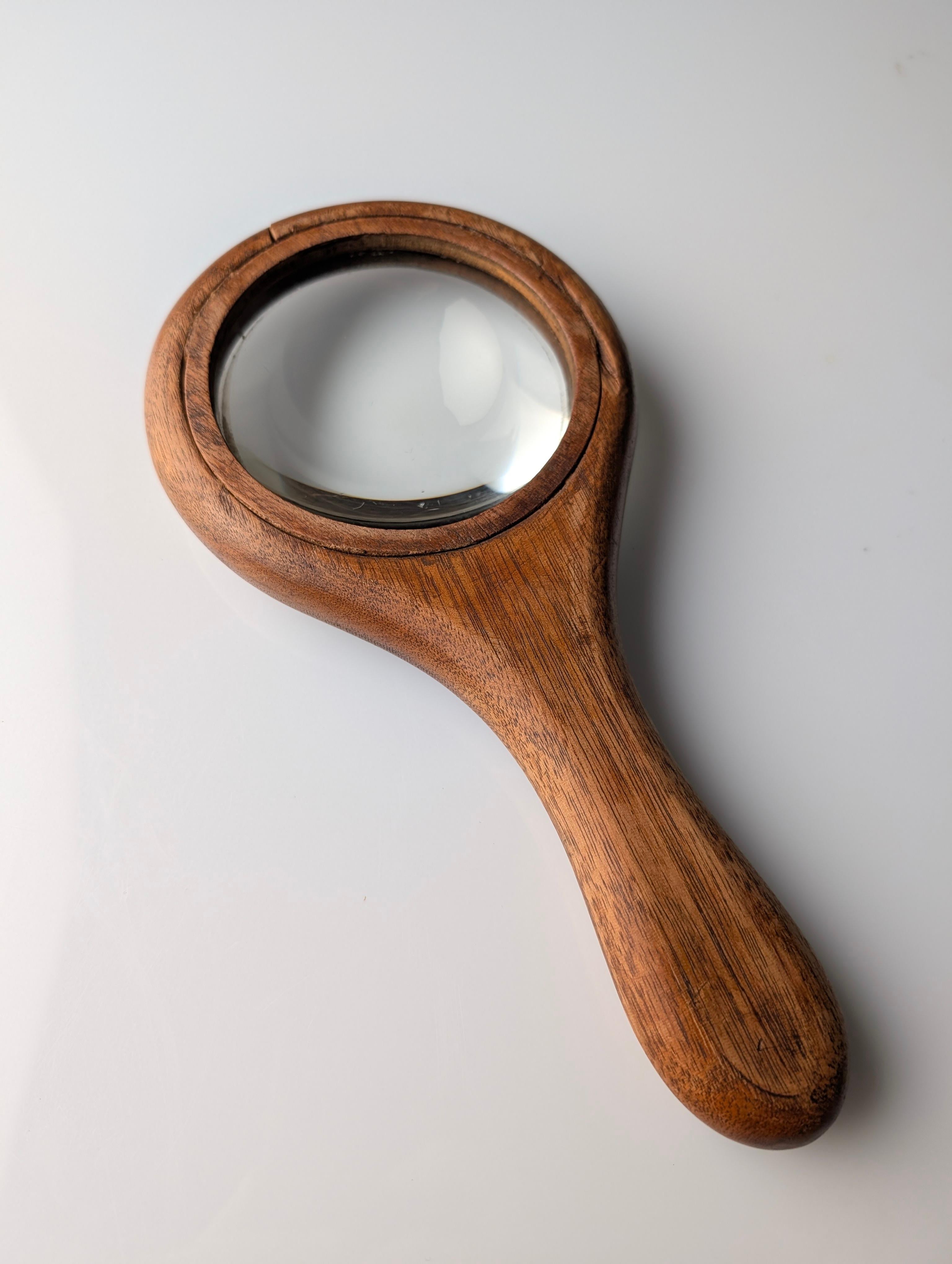 Lente d'ingrandimento in legno di noce d'epoca della metà del secolo scorso, Italia in vendita 2