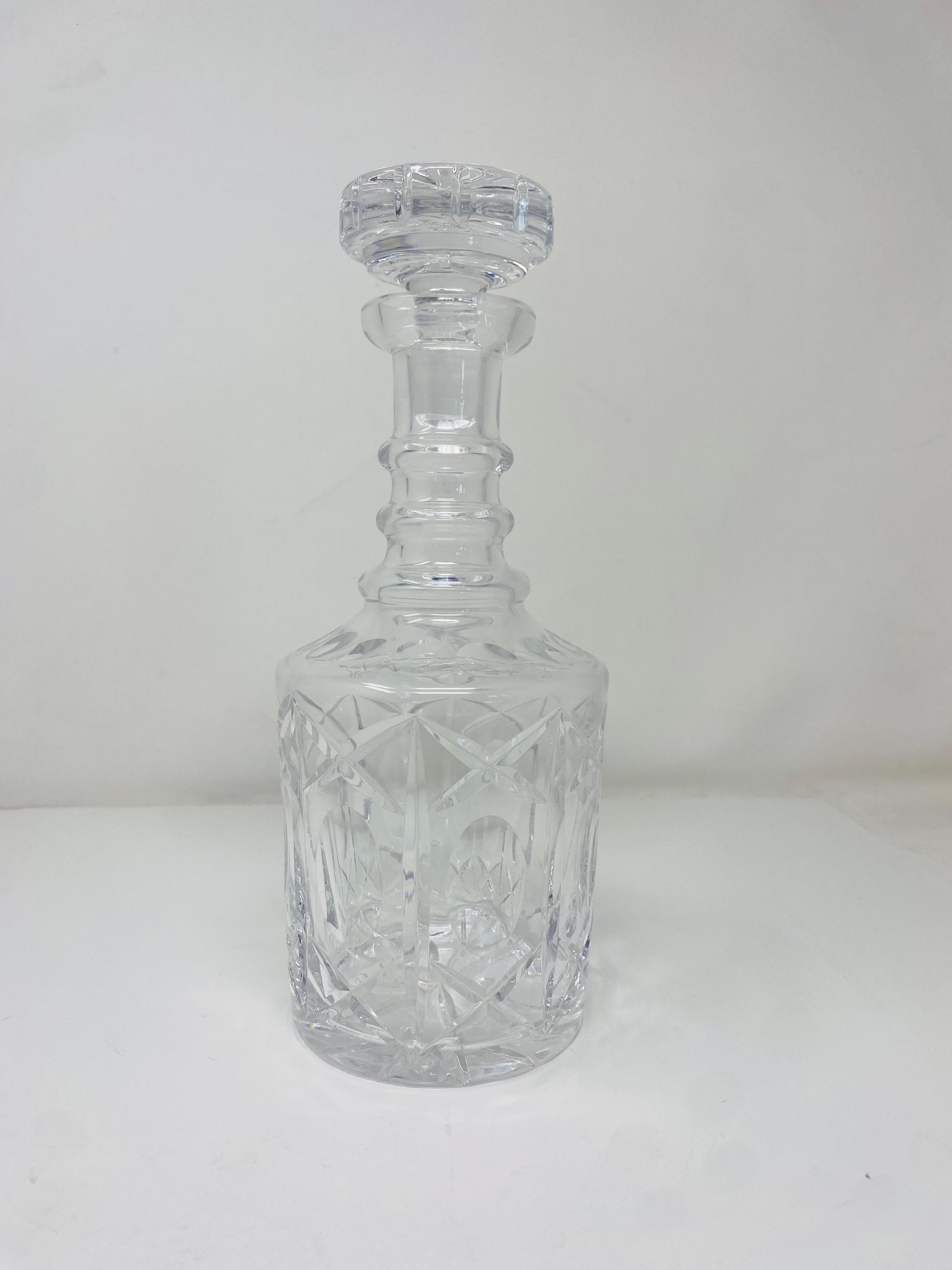 Metà XX secolo Decanter di cristallo al piombo Waterford d'epoca della metà del secolo scorso con tappo in vendita