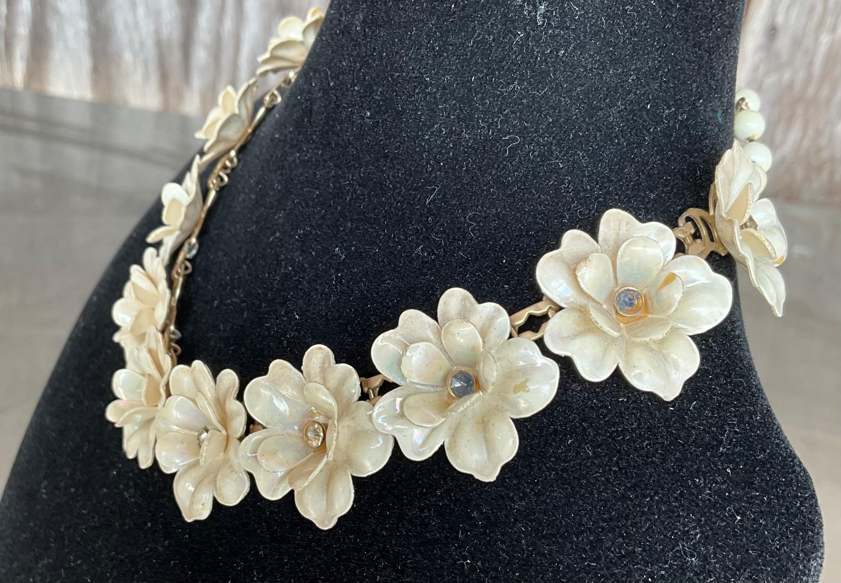 Women's or Men's Vintage Mid Century White Flower Necklace