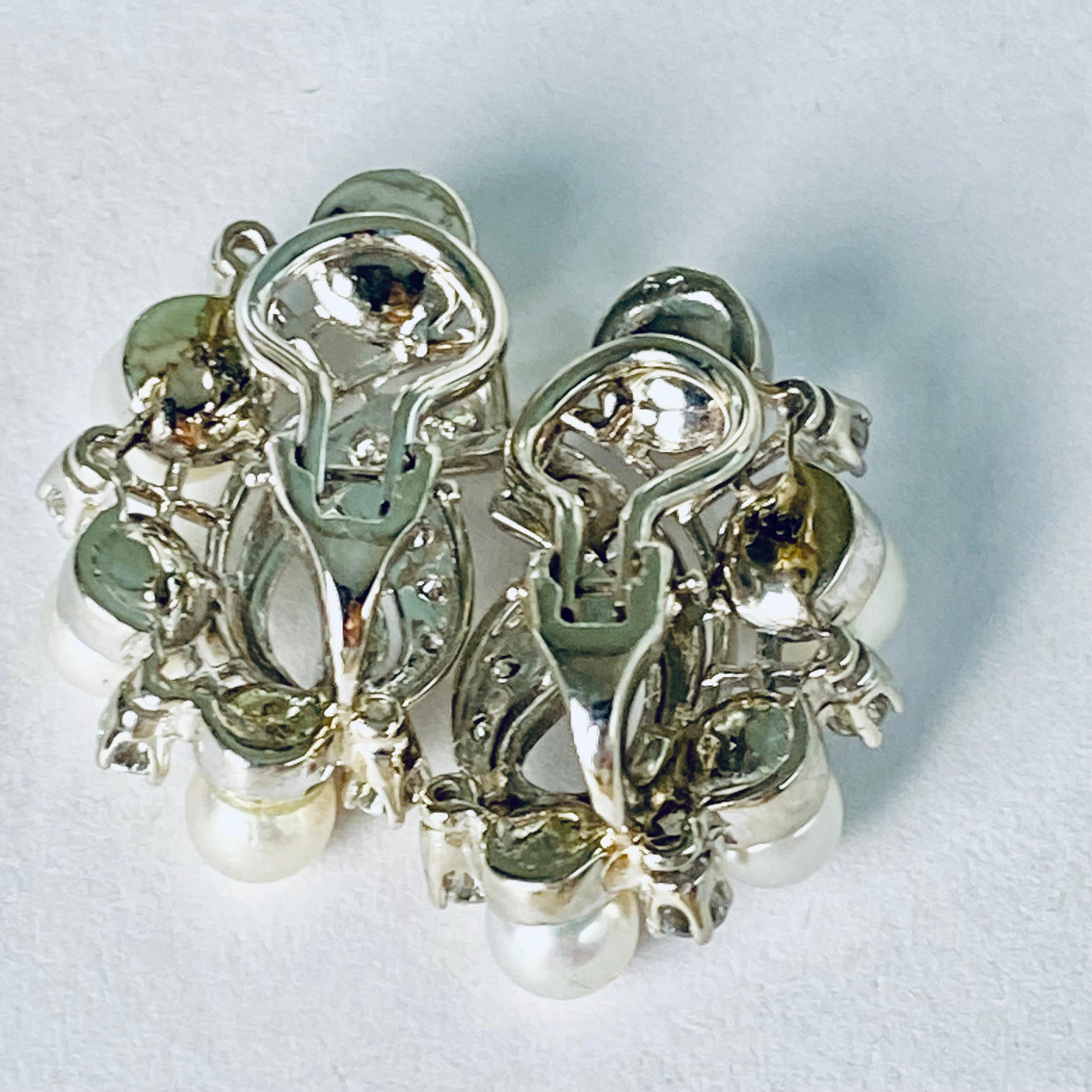 Ein-Zinch-Ohrringe aus Weißgold mit Diamanten und 0,75 Karat Perlen im Angebot 2