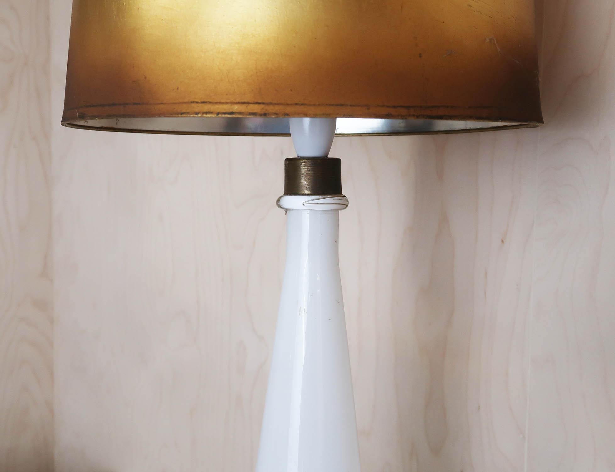 Vintage Mid-Century White Murano Glass Table Lamp. Italy, 1950's. In Good Condition For Sale In St Annes, Lancashire