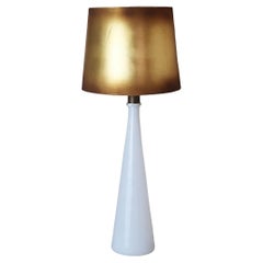 Lampada da tavolo vintage di metà secolo in vetro di Murano bianco. Italia, anni '50.