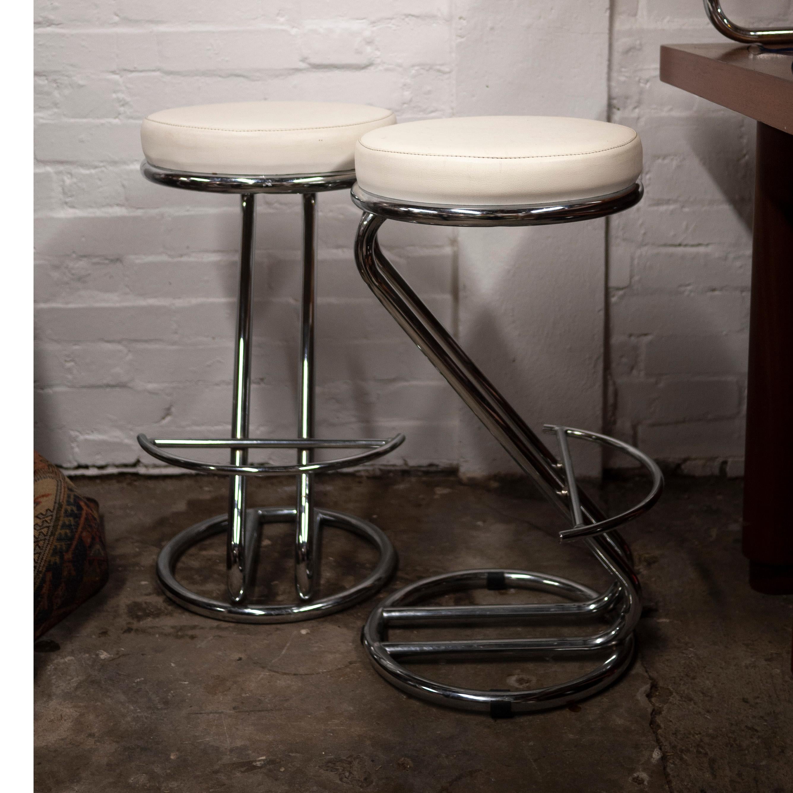 Vintage Mid-Century White Vinyl and Chrome Bar Stools, Set of 2, 1960s For Sale 5