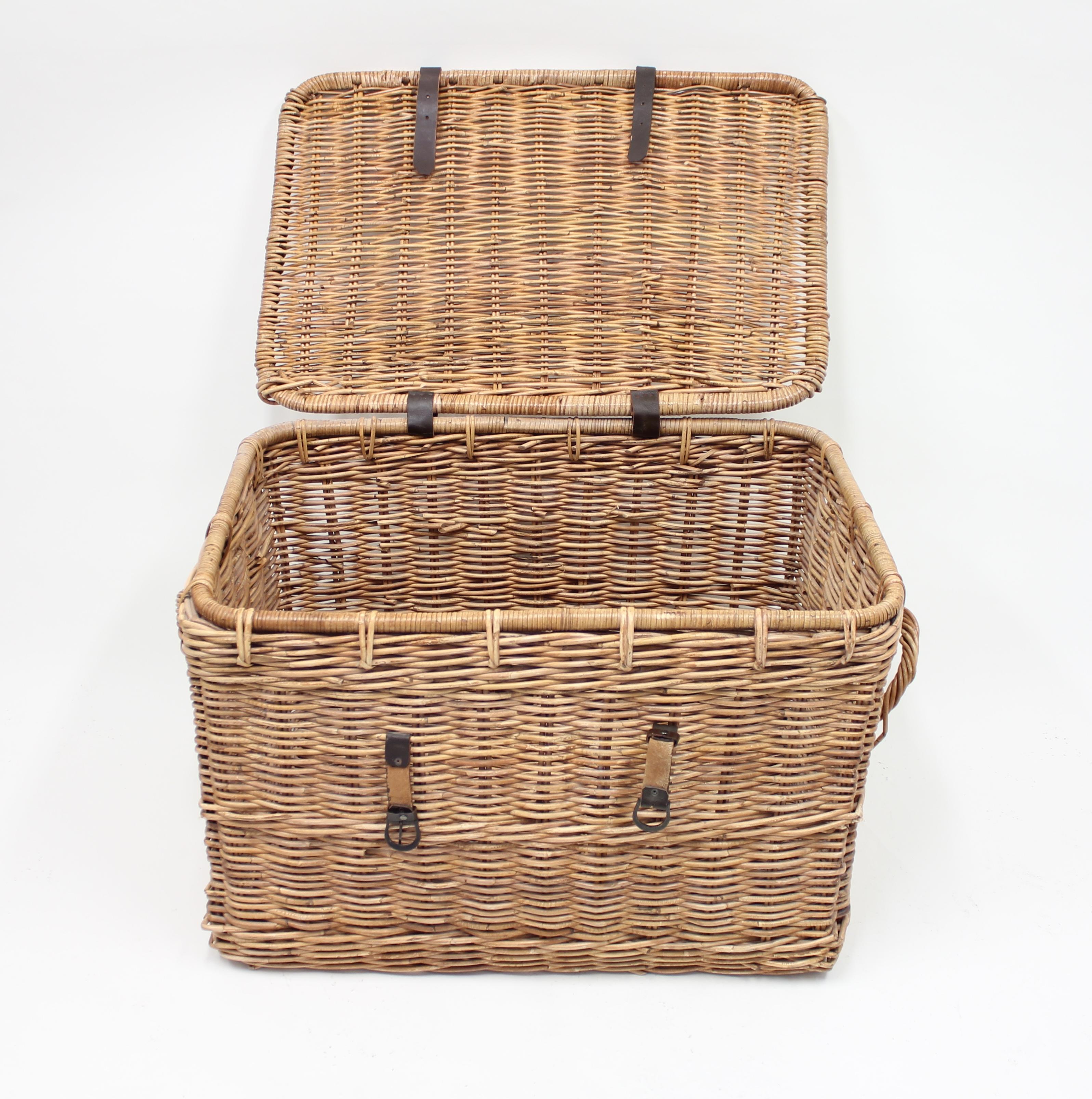 Vintage Midcentury Wicker Laundry Basket, 1950s 2