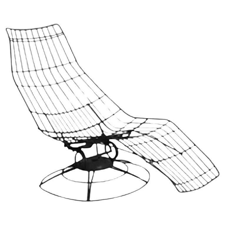 Vintage Mid Century Wire Banana "Siesta" Lounge Chair by Homecrest For Sale