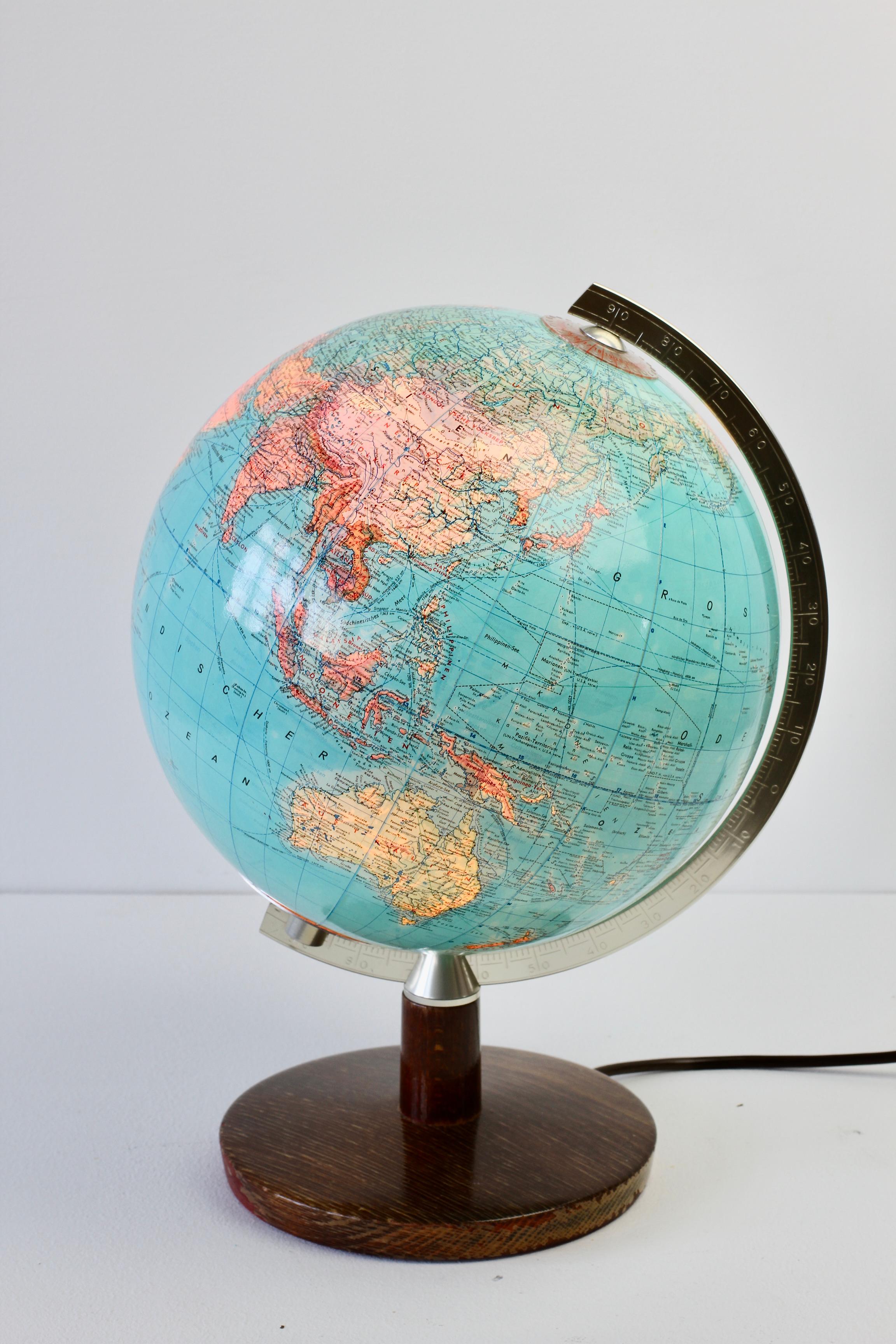 Lampe globe d'une carte du monde du milieu du siècle dernier par JRO Verlag Munich, circa 1970 en vente 4