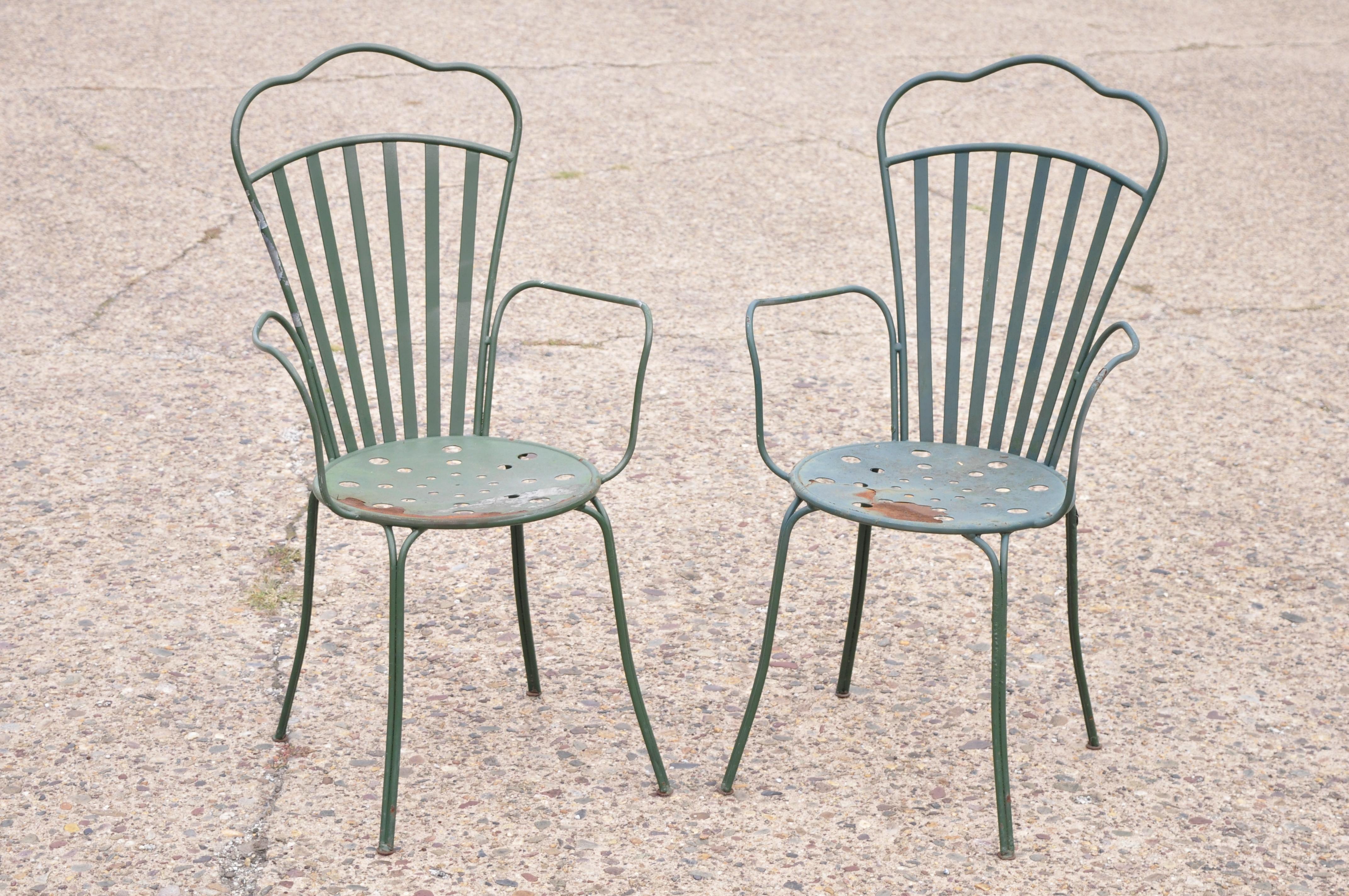 Vintage Mid-Century Modern wrought iron fan back garden patio dining chairs - Set of 4. Item features (4) armchairs, perforated seats, wrought iron construction, very nice vintage set, quality American craftsmanship, sleek sculptural form. Circa Mid