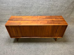 Vintage Mid Century Zenith Record Player/Stereo Console Credenza