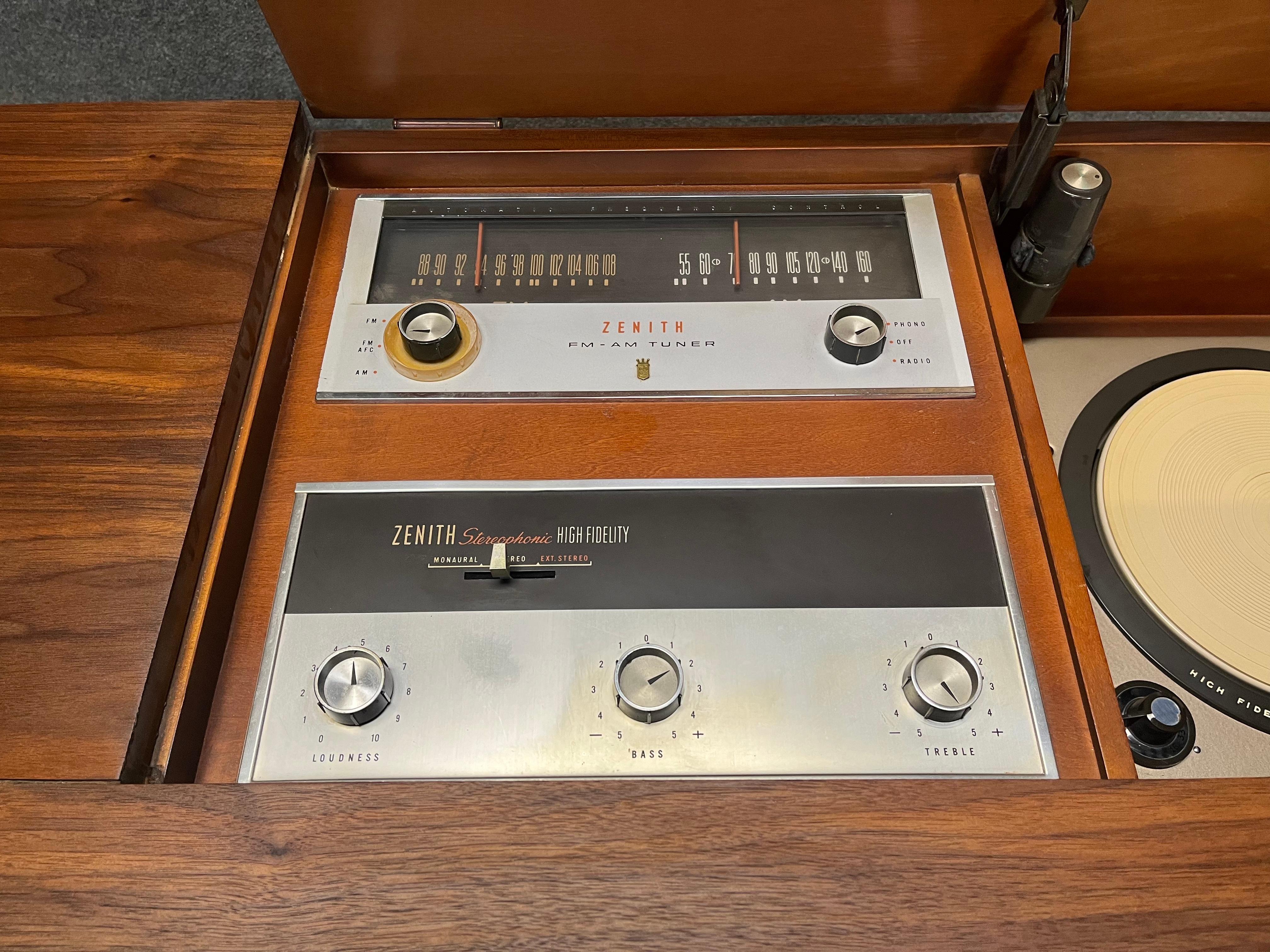 Console/récordeur stéréo Zenith vintage du milieu du siècle dernier Bon état - En vente à San Marcos, CA