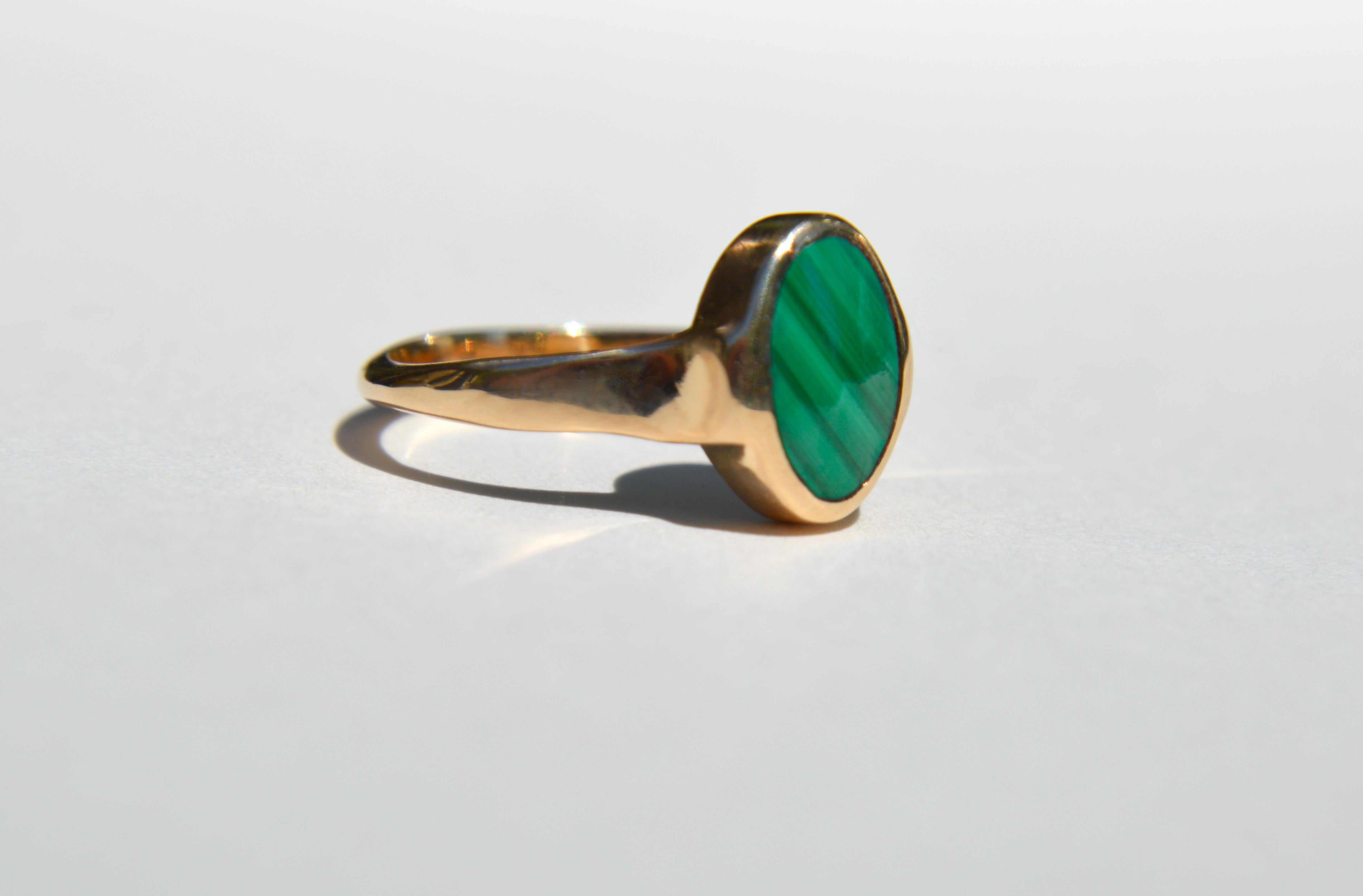 Beautiful vintage 1970s  midcentury era 14K yellow gold 1.41 carat malachite oval signet ring. In very good condition. Size 6.25, can be resized by a jeweler. Marked and tested as 14K, maker's mark Marraccini which was founded in Washington D.C. in