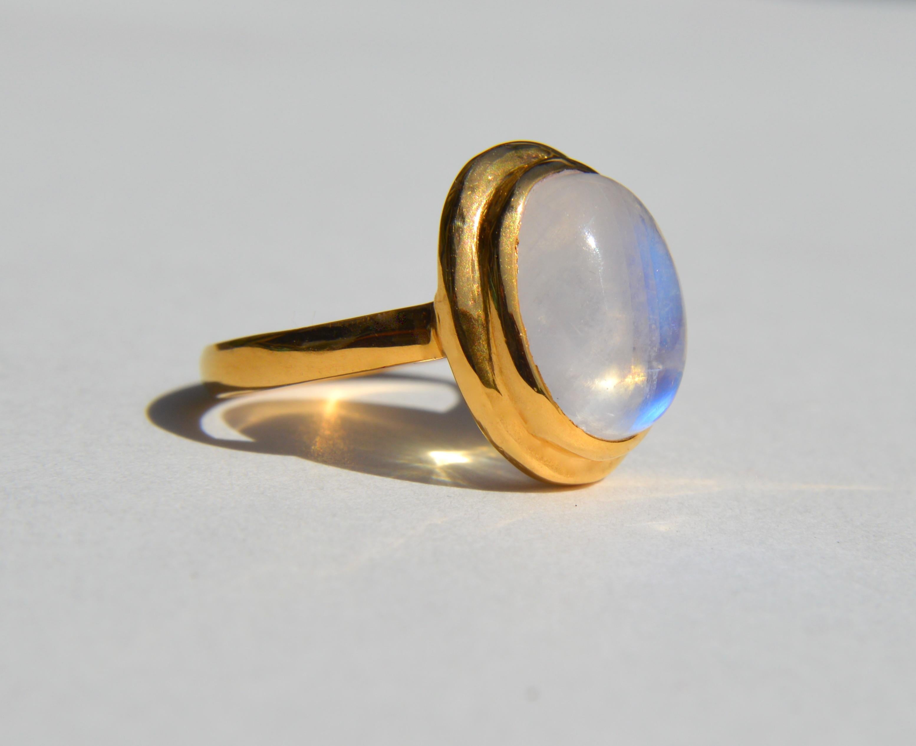 Beautiful vintage circa 1960s vintage 5.7 carat rainbow moonstone cabochon ring in 14K yellow gold. Ring is in very good condition. Stone measures 13x10mm. Marked as 14K gold. Size 7, can be resized by a jeweler. Would be lovely as an alternative