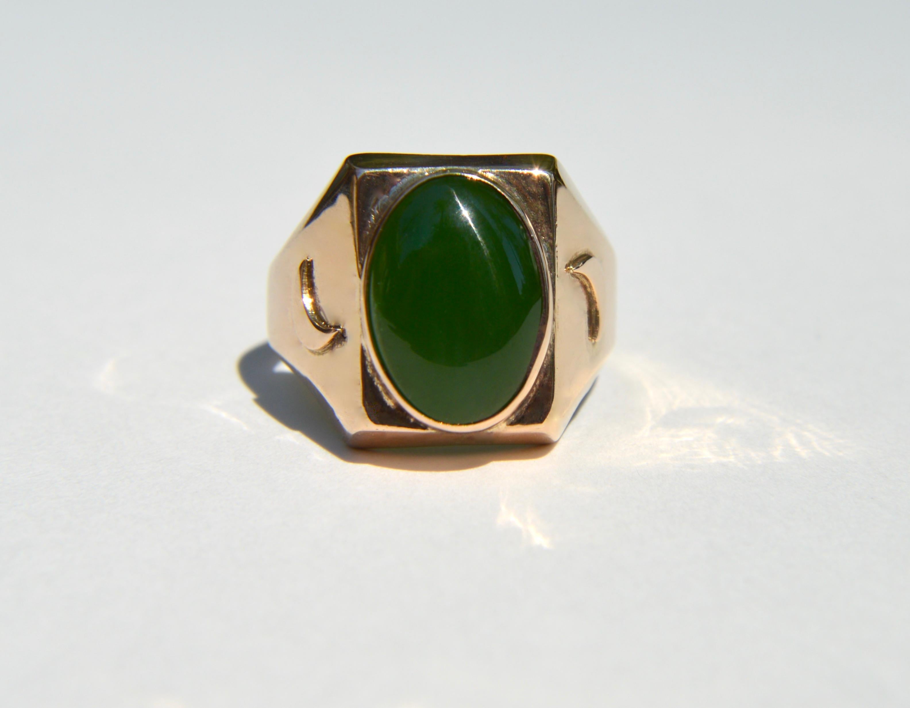 Stunning vintage Midcentury era circa 1960s rich spinach green nephrite jade 18K rose gold oval cabochon signet ring with crescent moons on shoulders. Jade cabochon measures 13x10mm, 6 carats. Marked and tested as 18K gold. Size 9.5, can be resized