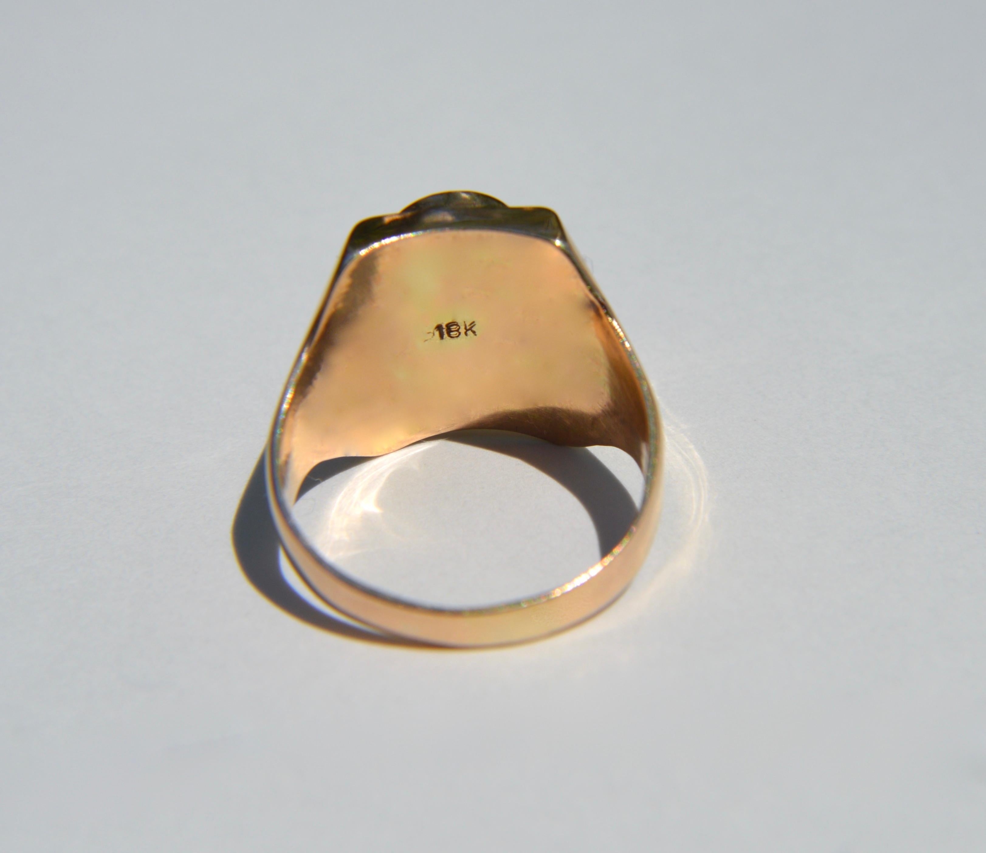 Women's or Men's Vintage Midcentury 18 Karat Gold 6 Carat Jade Crescent Moon Signet Ring For Sale