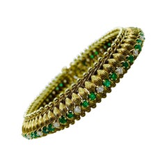 Vintage Midcentury 18 Karat Gold Diamond and Emerald Raised Ribbed Bracelet