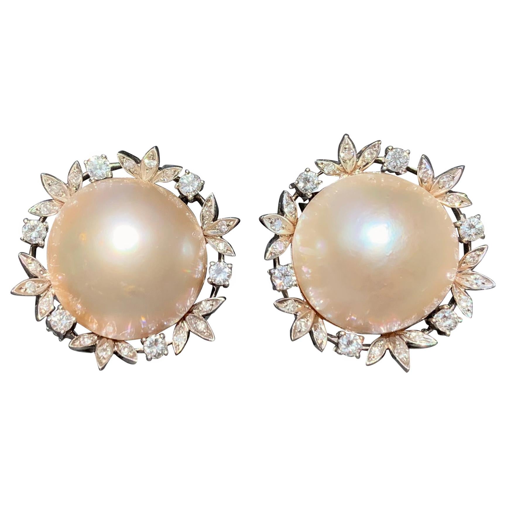 Vintage Mid-Century Clip On Earrings Diamond Mabé Pearl 18 Karat White Gold  For Sale