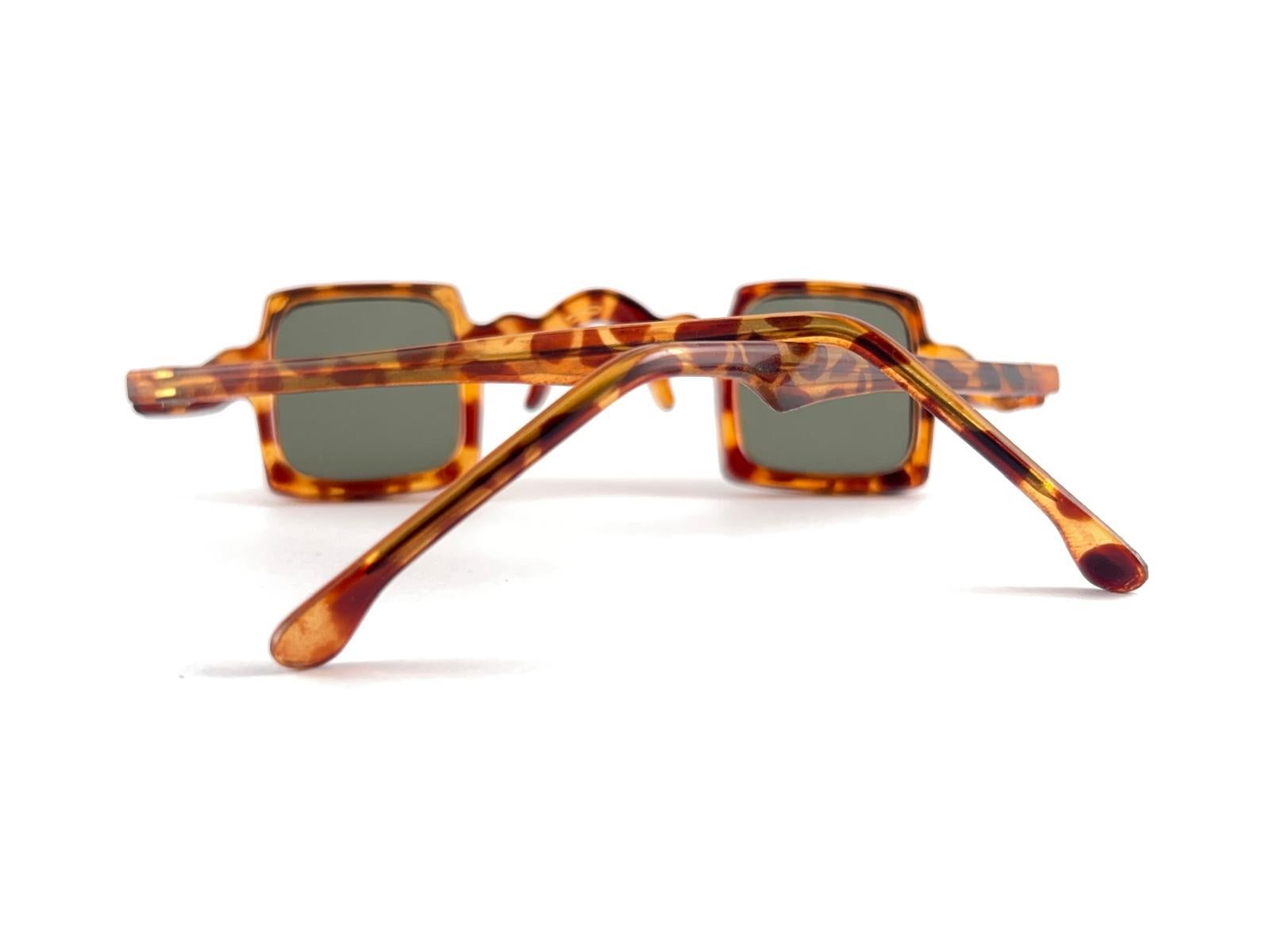 Lunettes de Soleil Vintage Midcentury 1950's Medium Tortoise Made In France en vente 6