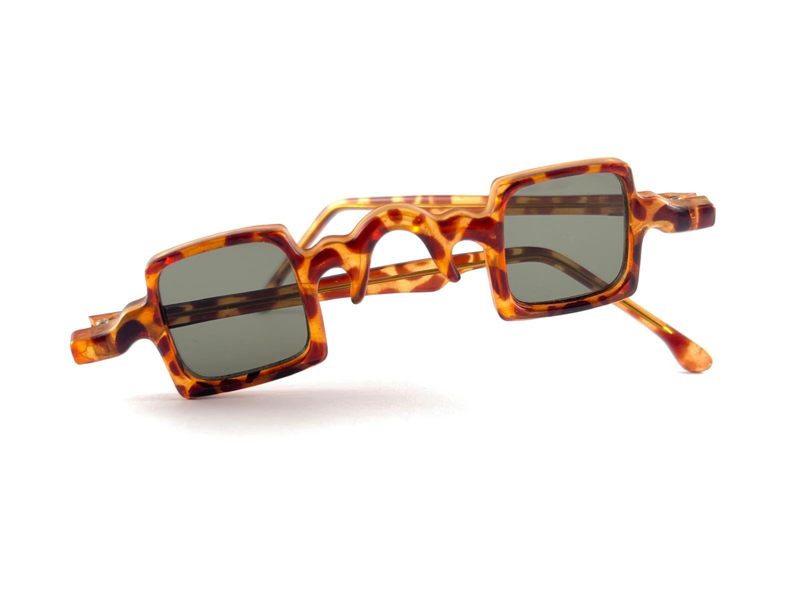 Lunettes de Soleil Vintage Midcentury 1950's Medium Tortoise Made In France en vente 8