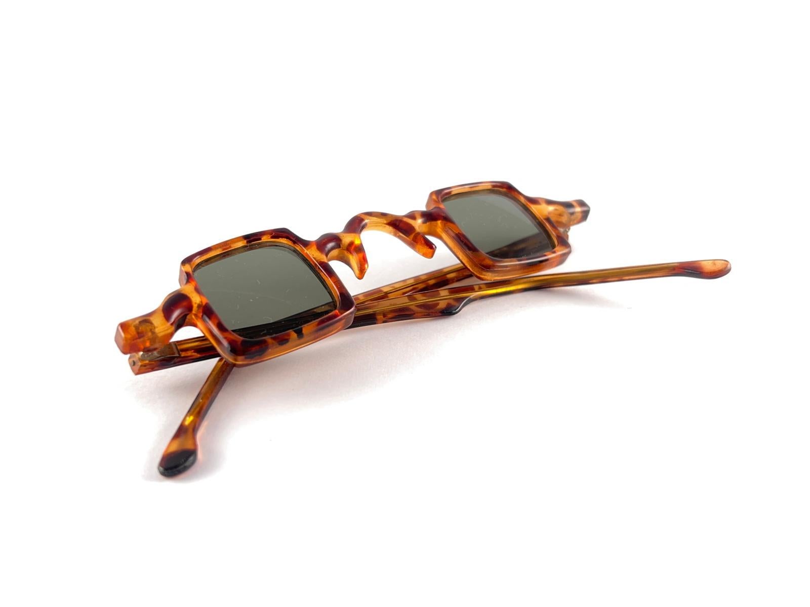 Lunettes de Soleil Vintage Midcentury 1950's Medium Tortoise Made In France en vente 9