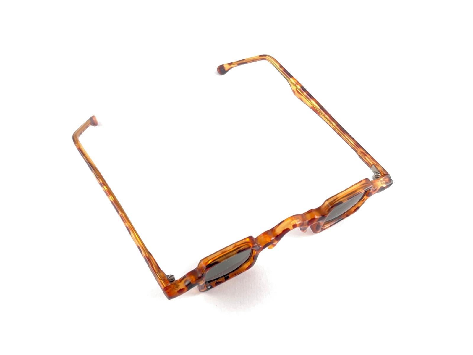 Lunettes de Soleil Vintage Midcentury 1950's Medium Tortoise Made In France en vente 4