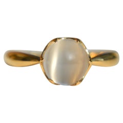 Vintage Midcentury 2.04 Carat Moonstone 18 Karat Gold Cabochon Ring
