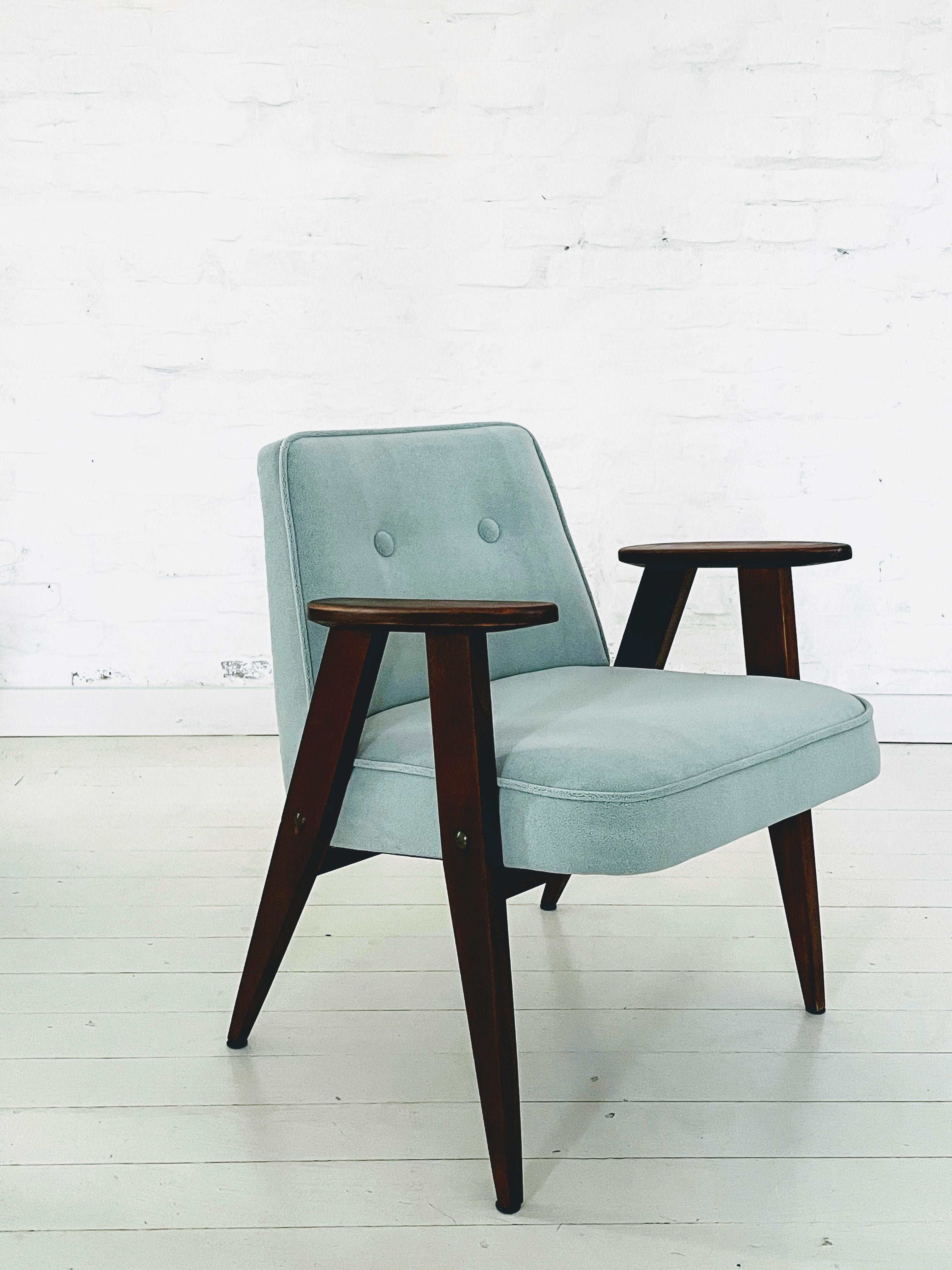 This polish armchair, model 366, dates from the 1960s and was designed by Józef Chierowski. The chair is upholstered in a sea green fabric and has four stained beech compass feet. In very good condition because it has been refreshed through new