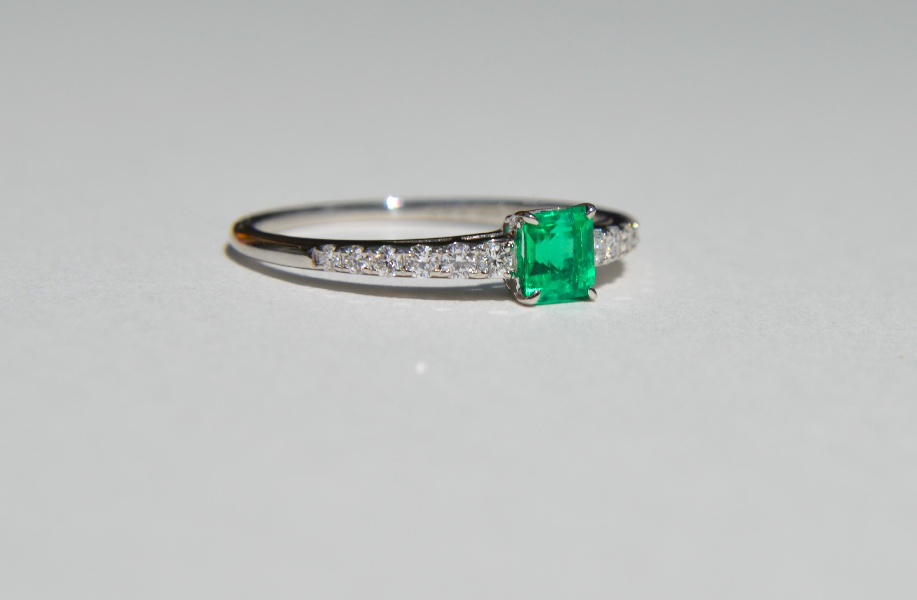 Gorgeous vintage circa 1960s Midcentury era .45 carat emerald cut natural Colombian emerald and diamond ring in solid platinum. In very good condition, shows no signs of wear. Size 7.25. The saturated rich Kelly green emerald had very little