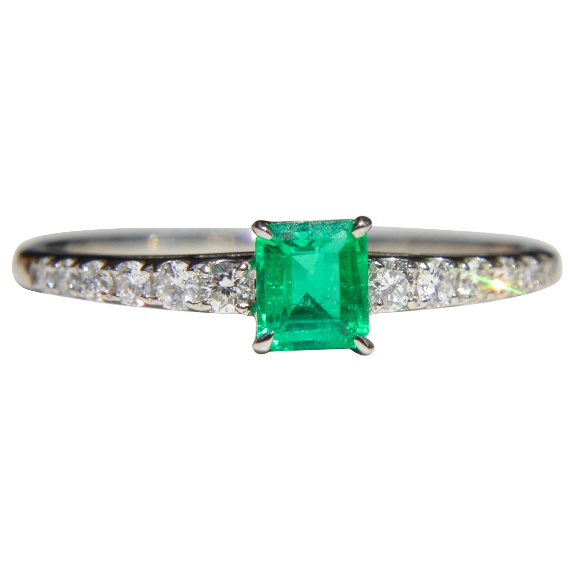 Vintage Midcentury .45 Carat Colombian Emerald Diamond Platinum Ring For Sale