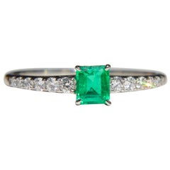 Retro Midcentury .45 Carat Colombian Emerald Diamond Platinum Ring