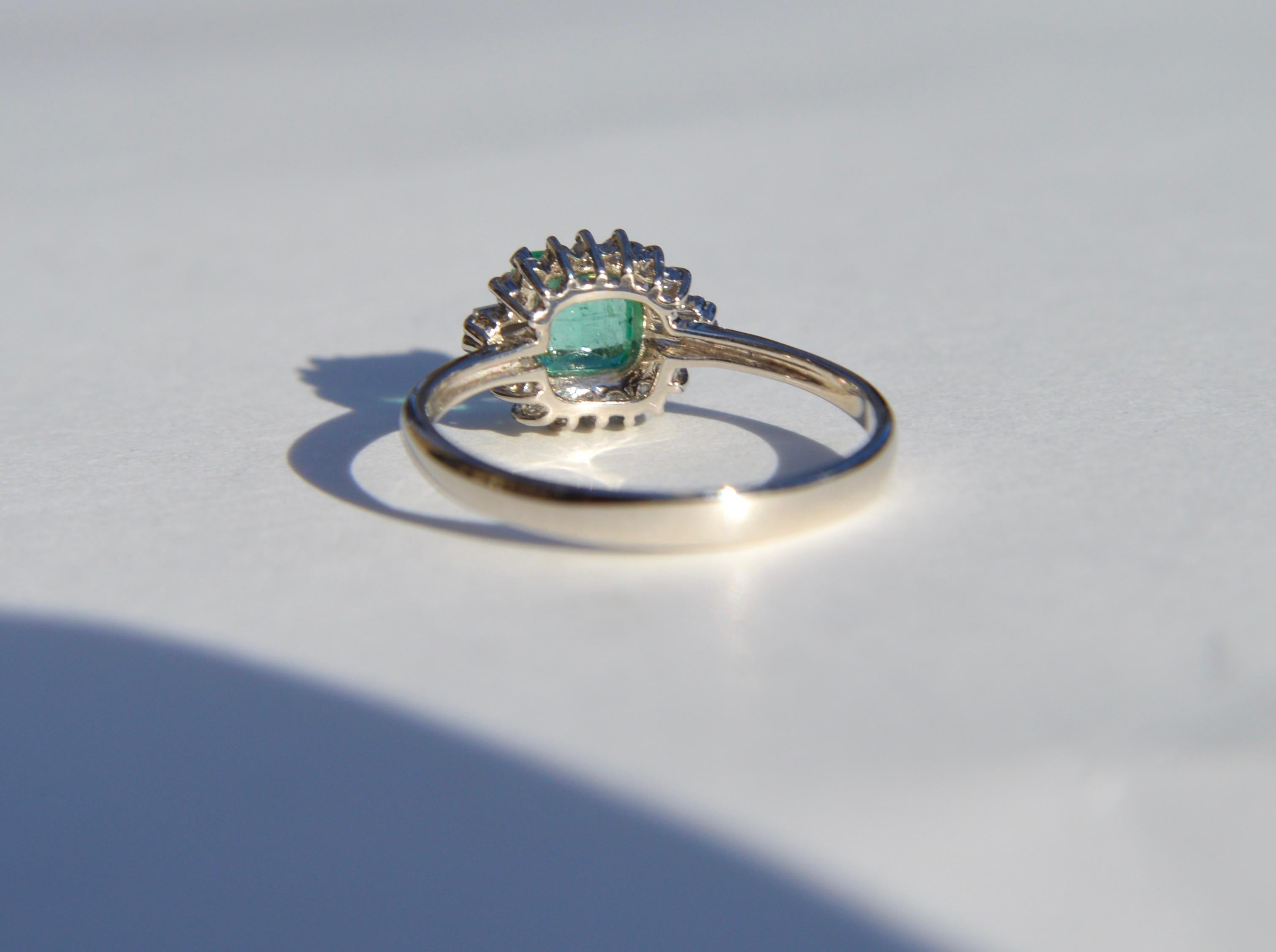 Modernist Vintage Midcentury .71 Carat Colombian Emerald Diamond Platinum Ring