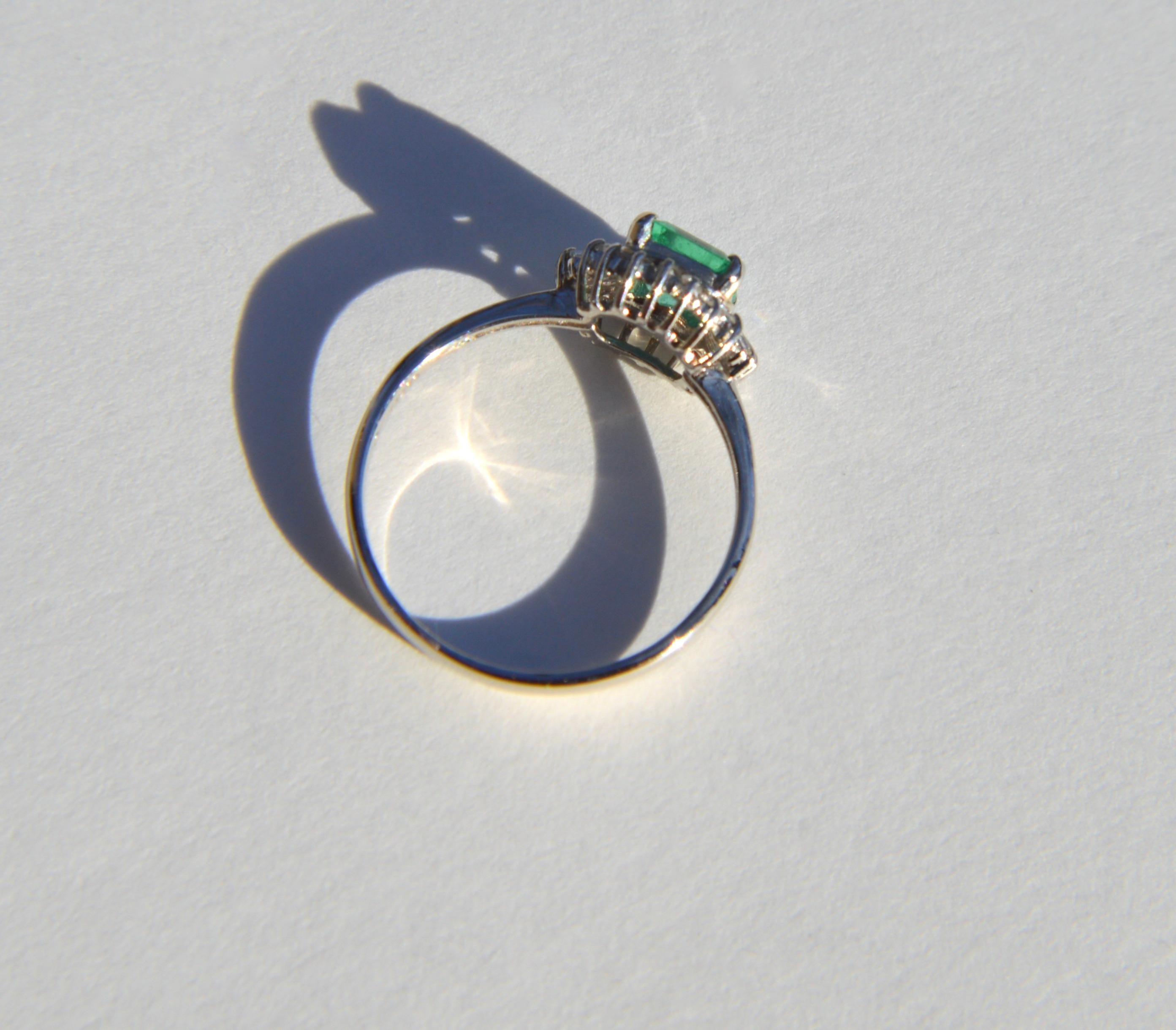 Vintage Midcentury .71 Carat Colombian Emerald Diamond Platinum Ring In Good Condition In Crownsville, MD
