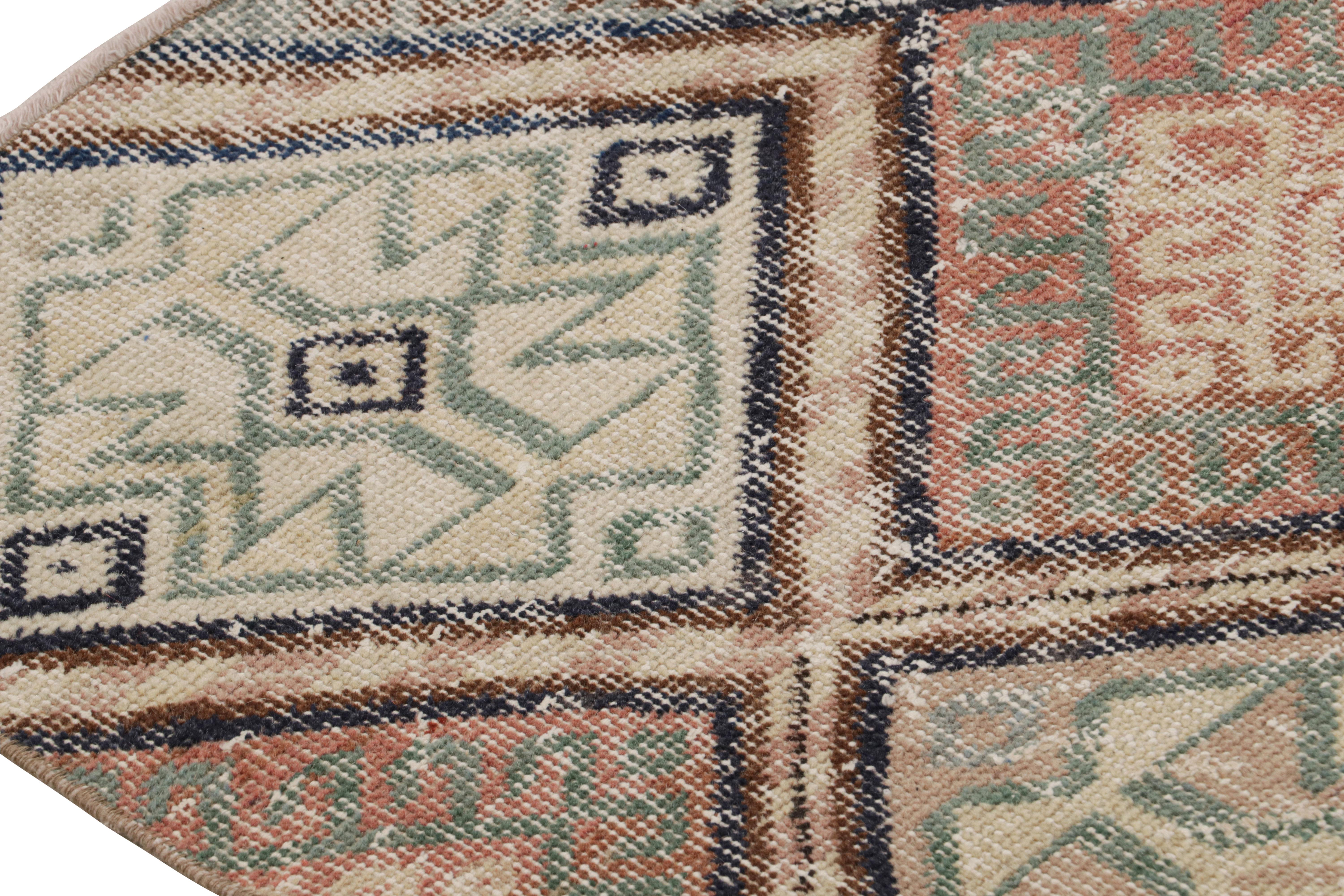 Annodato a mano Tappeto vintage in lana geometrica beige-marrone e blu di metà secolo, Tribal by Rug & Kilim in vendita