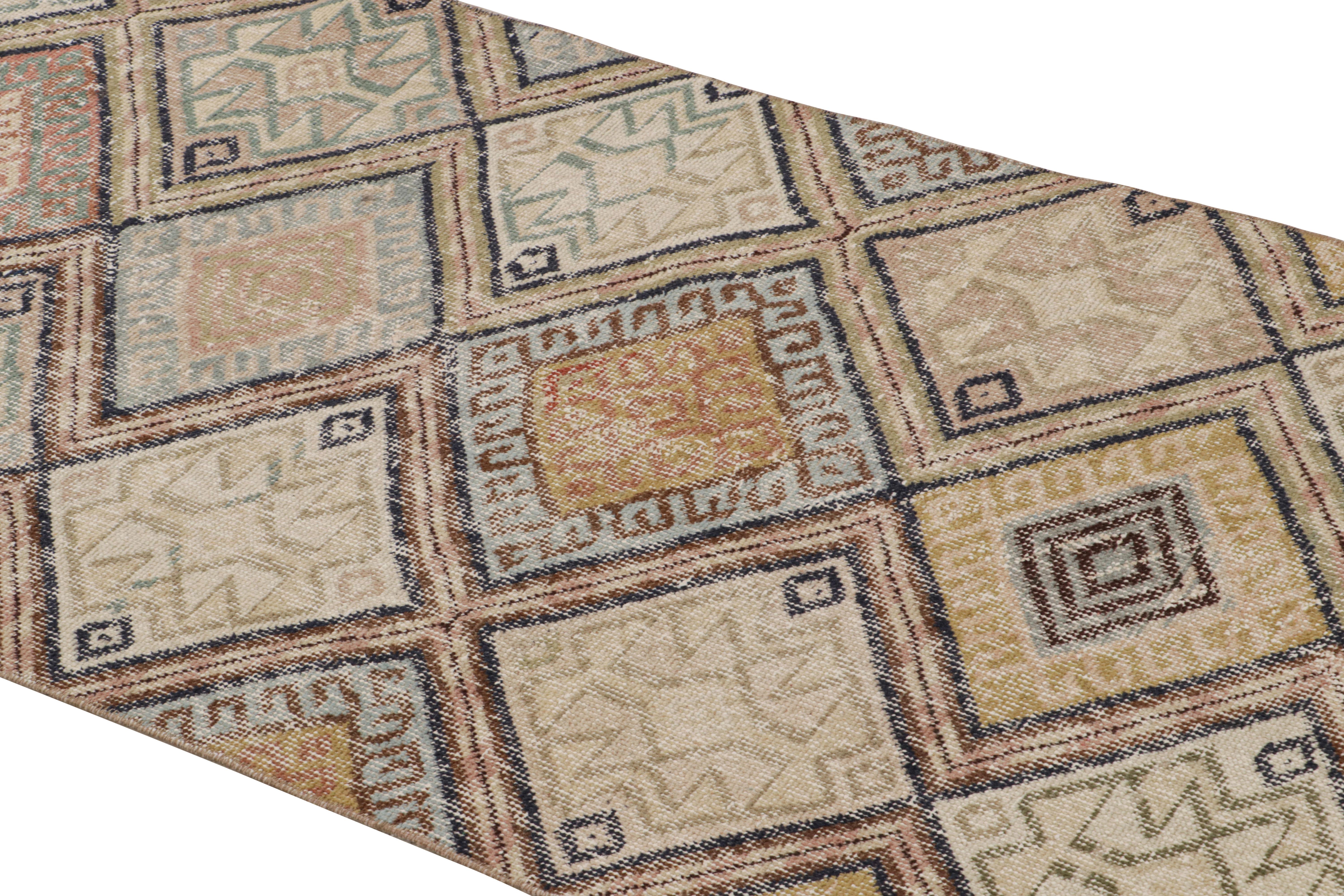 Turco Tappeto vintage in lana geometrica beige-marrone e blu di metà secolo, Tribal by Rug & Kilim in vendita