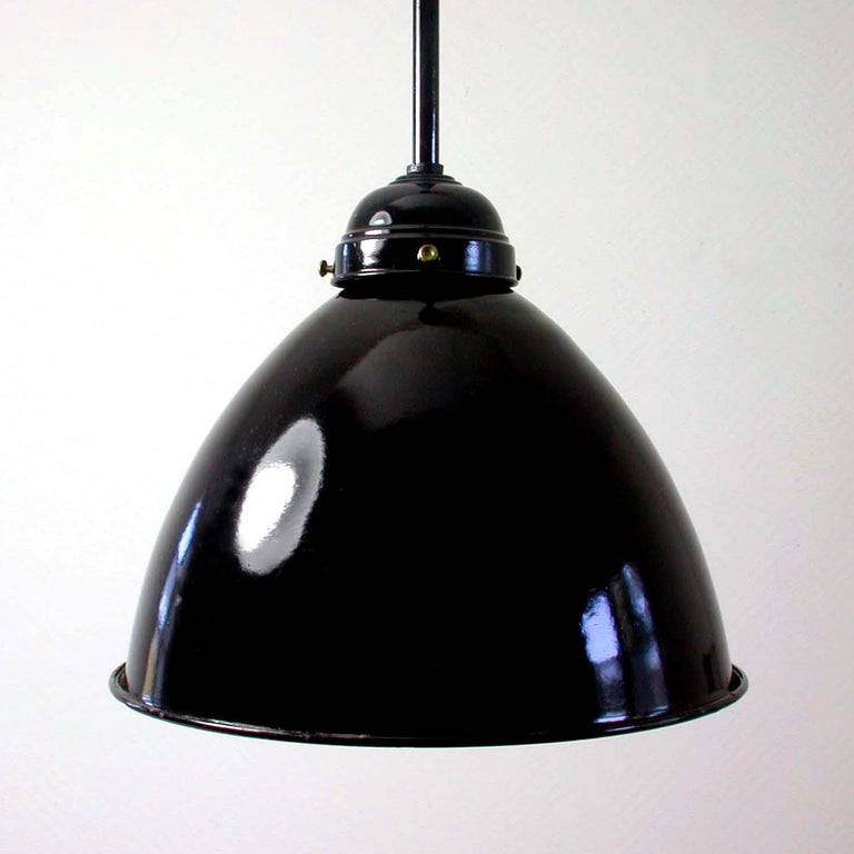 Vintage Midcentury Black German Industrial Enamel Ceiling Light Pendant, 1950s In Good Condition For Sale In Nümbrecht, NRW