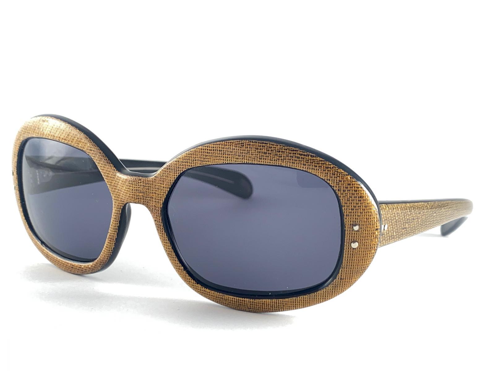 Vintage Midcentury Black & Gold Sunglasses 1960's Made in France In New Condition For Sale In Baleares, Baleares