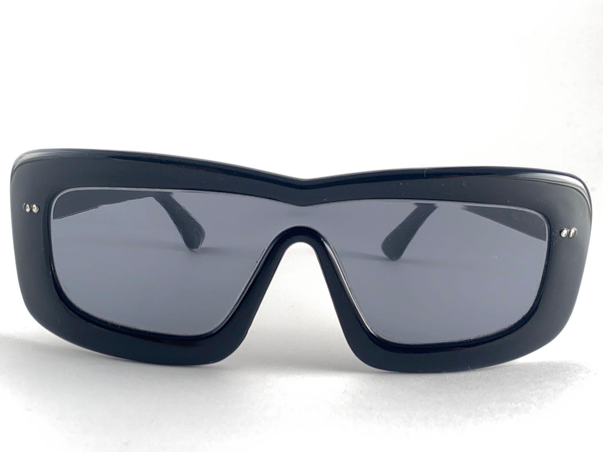 Vintage Midcentury Black Mask Sonnenbrille 1960er Jahre Made in France (Schwarz) im Angebot