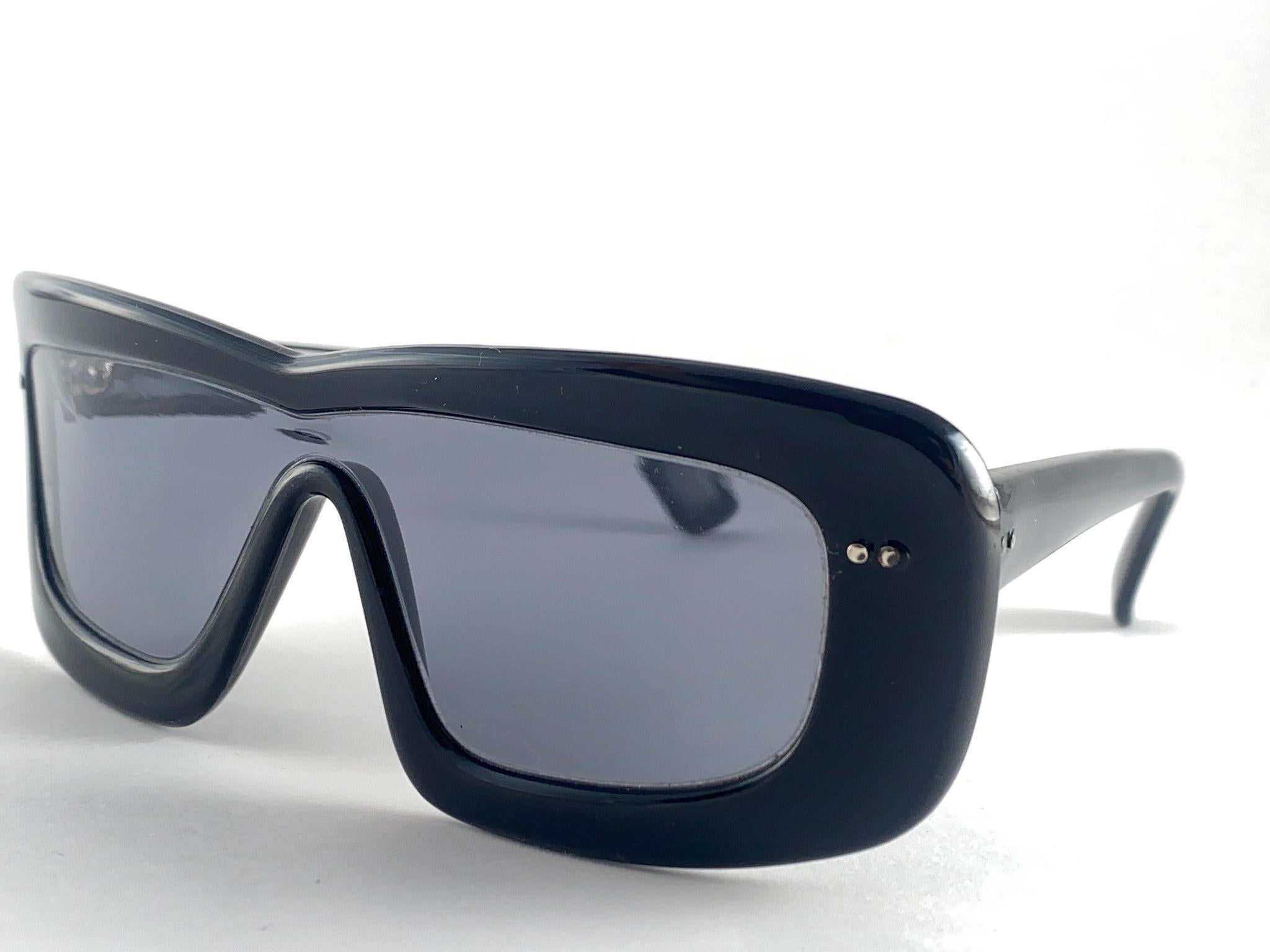 Vintage Midcentury Black Mask Sonnenbrille 1960er Jahre Made in France für Damen oder Herren im Angebot