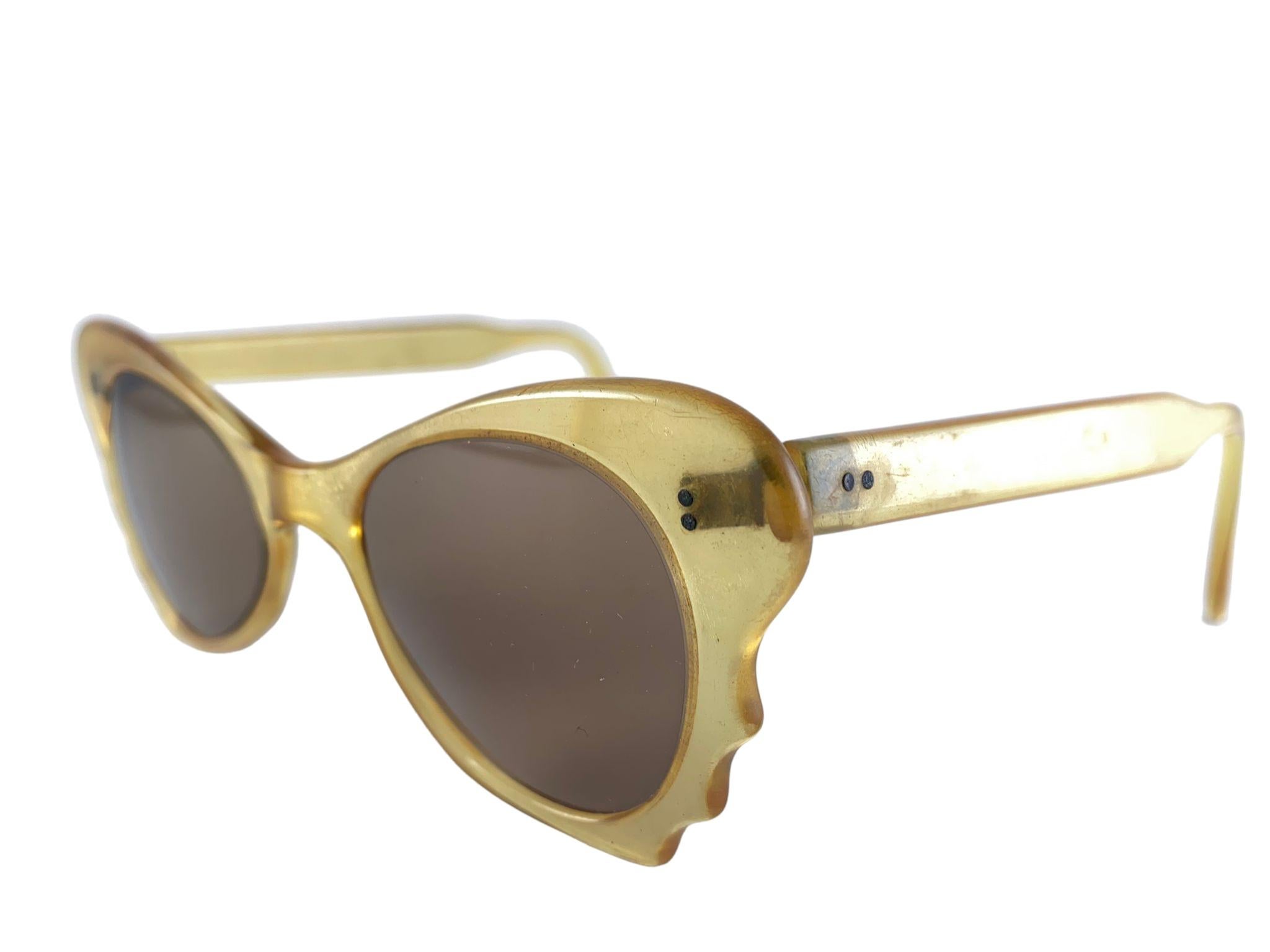 Gafas de sol vintage de mediados de siglo a cuadros blancos y negros Años 60 Fabricadas en Francia en venta 2