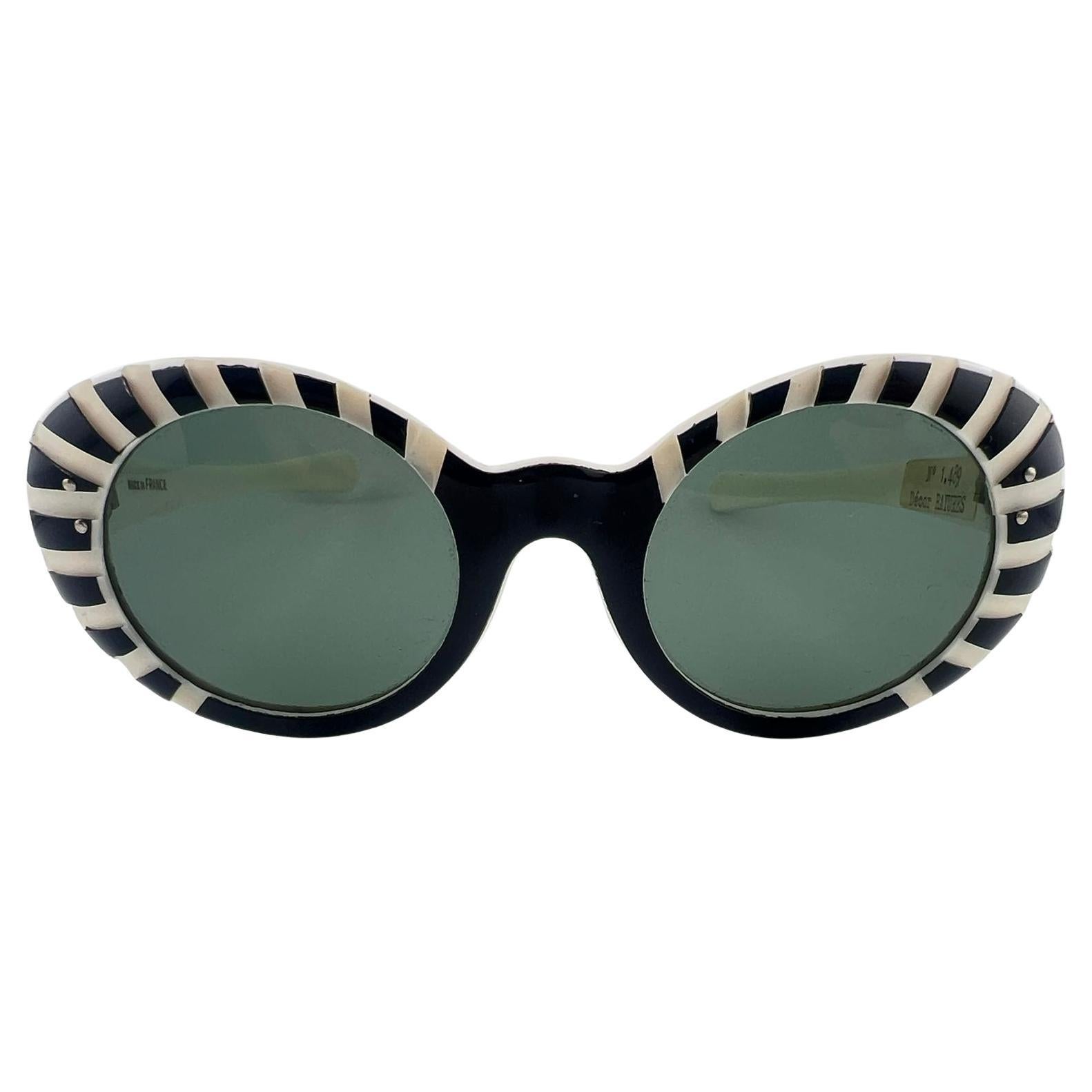 Vintage Midcentury Black 
White Stripes Oval Sunglasses 1960 Made in France For Sale