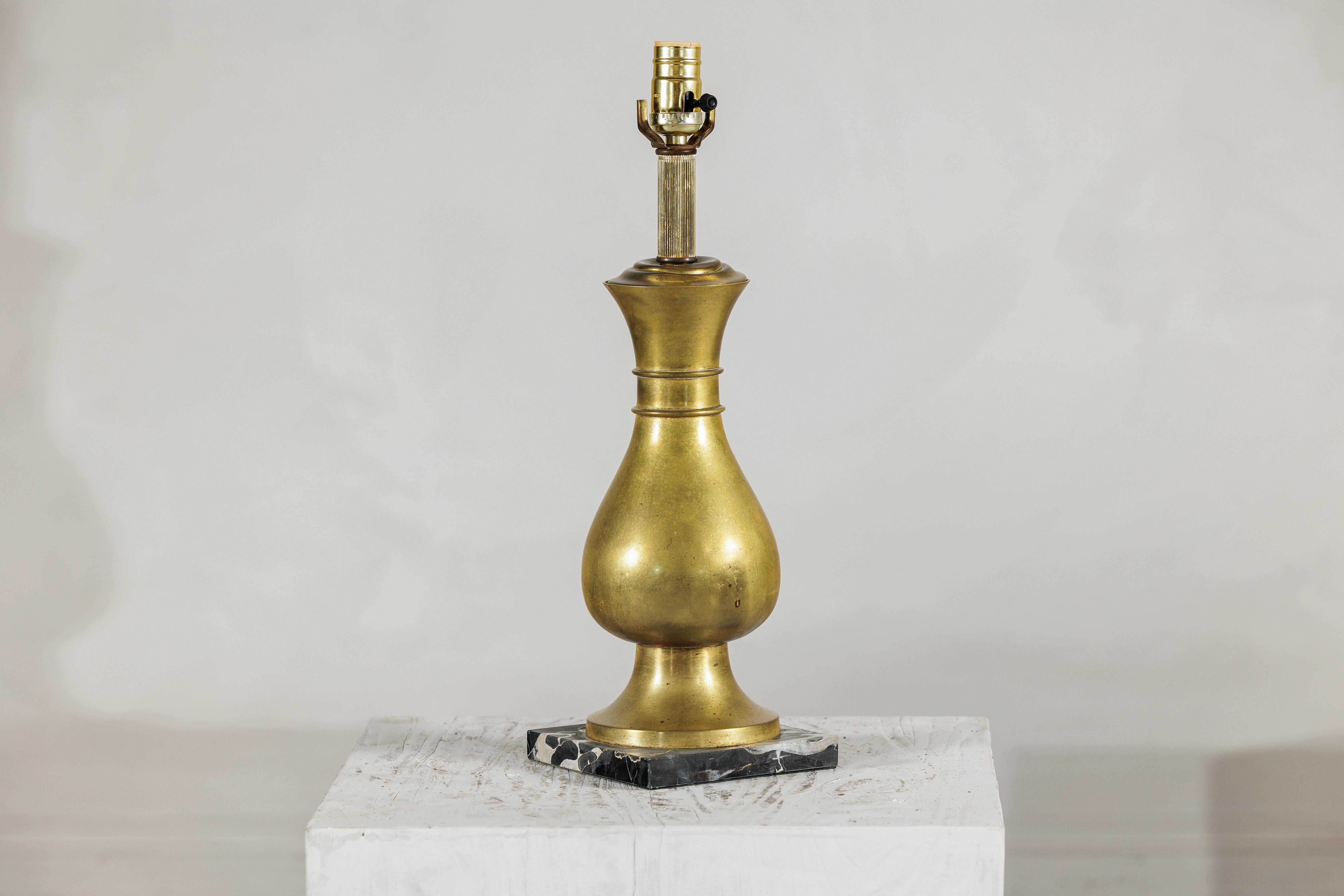 Vintage Midcentury Brass Table Lamp with Baluster Form on Marble Base In Good Condition For Sale In Yonkers, NY