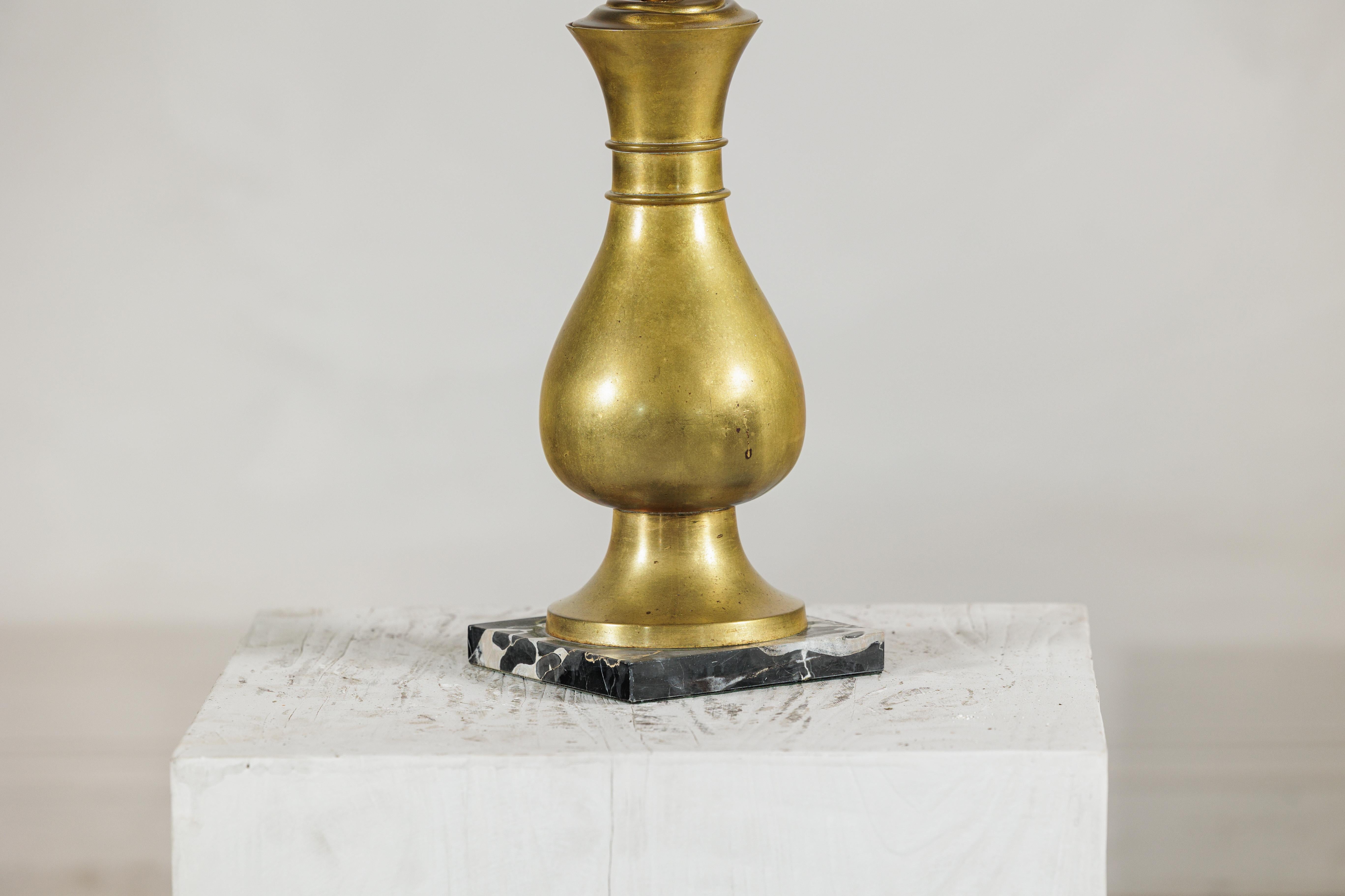 Vintage Midcentury Brass Table Lamp with Baluster Form on Marble Base For Sale 1