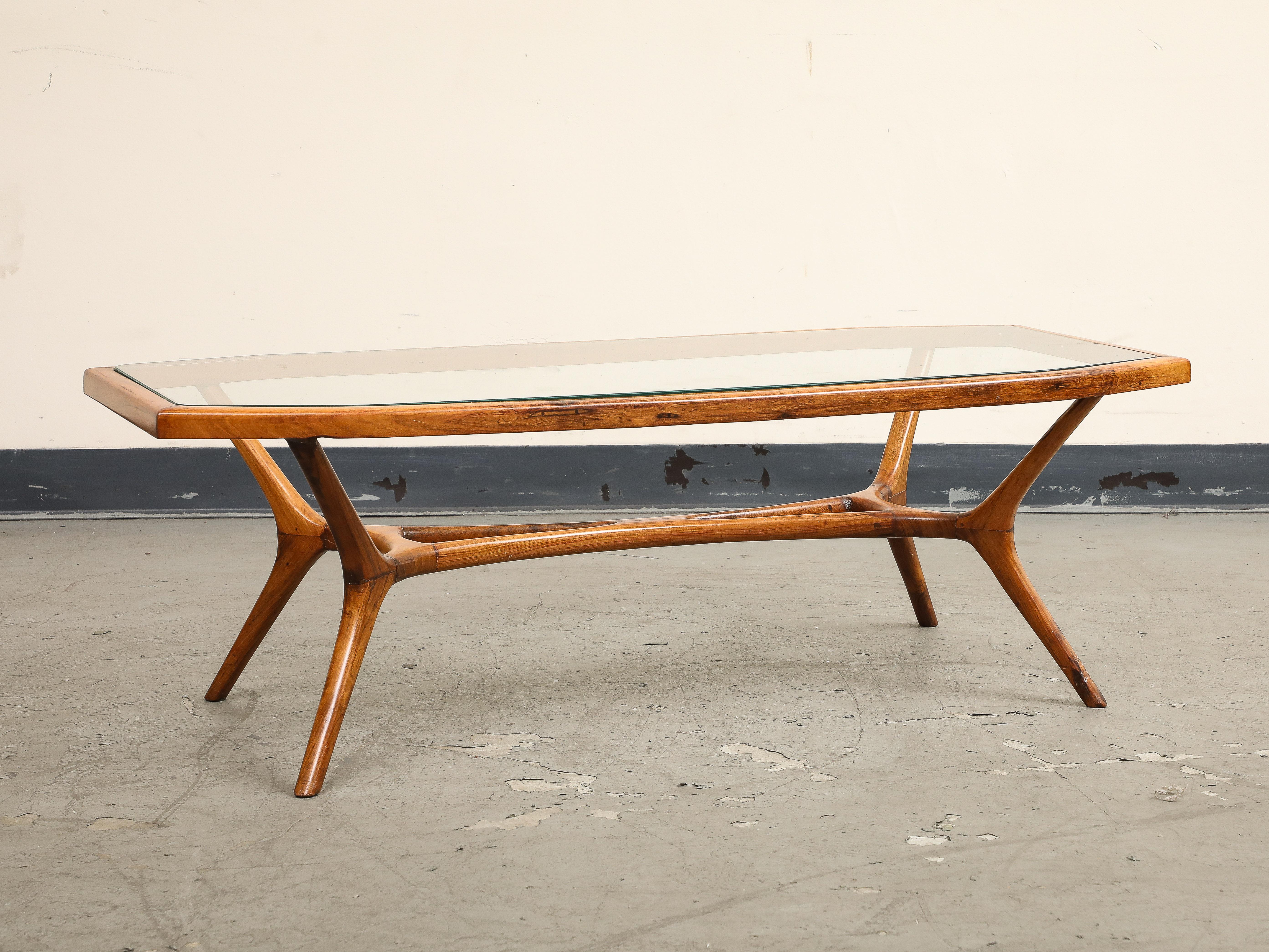 Brasilianischer Couchtisch aus der Mitte des Jahrhunderts aus Holz und Glas im Angebot 1